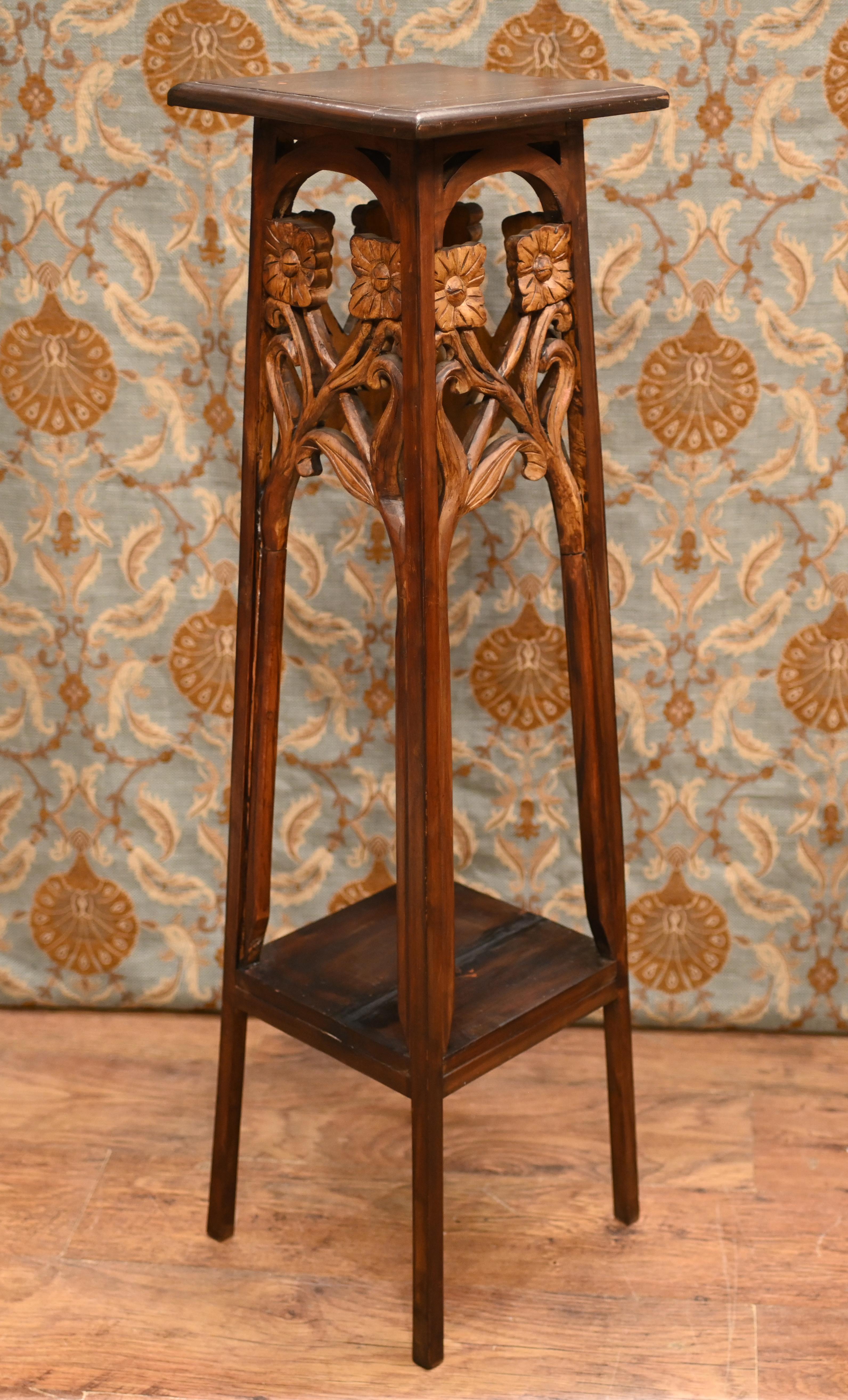 Art Nouveau Pedestal Stand Tisch 1910 (Frühes 20. Jahrhundert) im Angebot