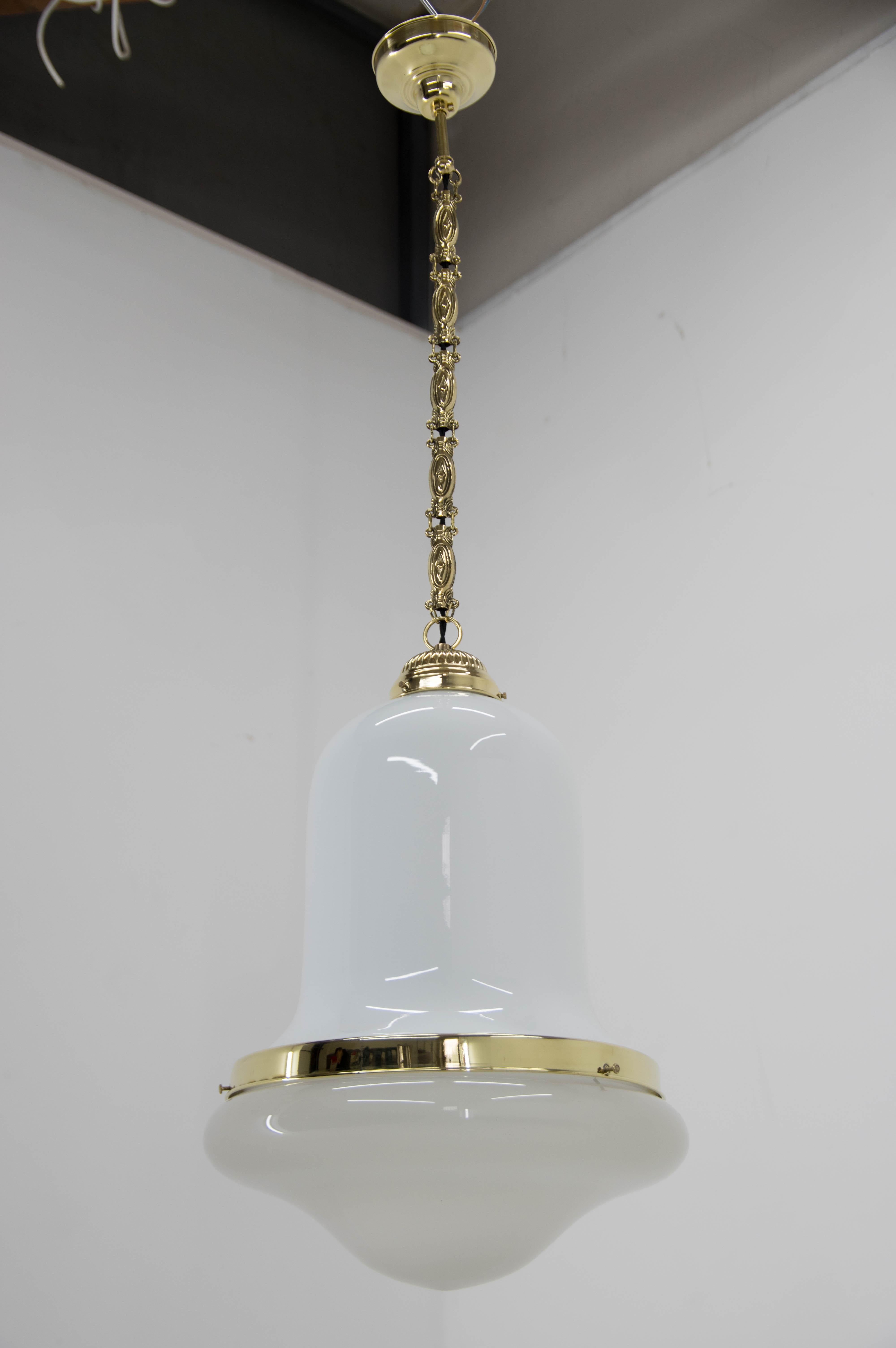 Ottone Ciondolo Art Nouveau, anni '20, restaurato in vendita