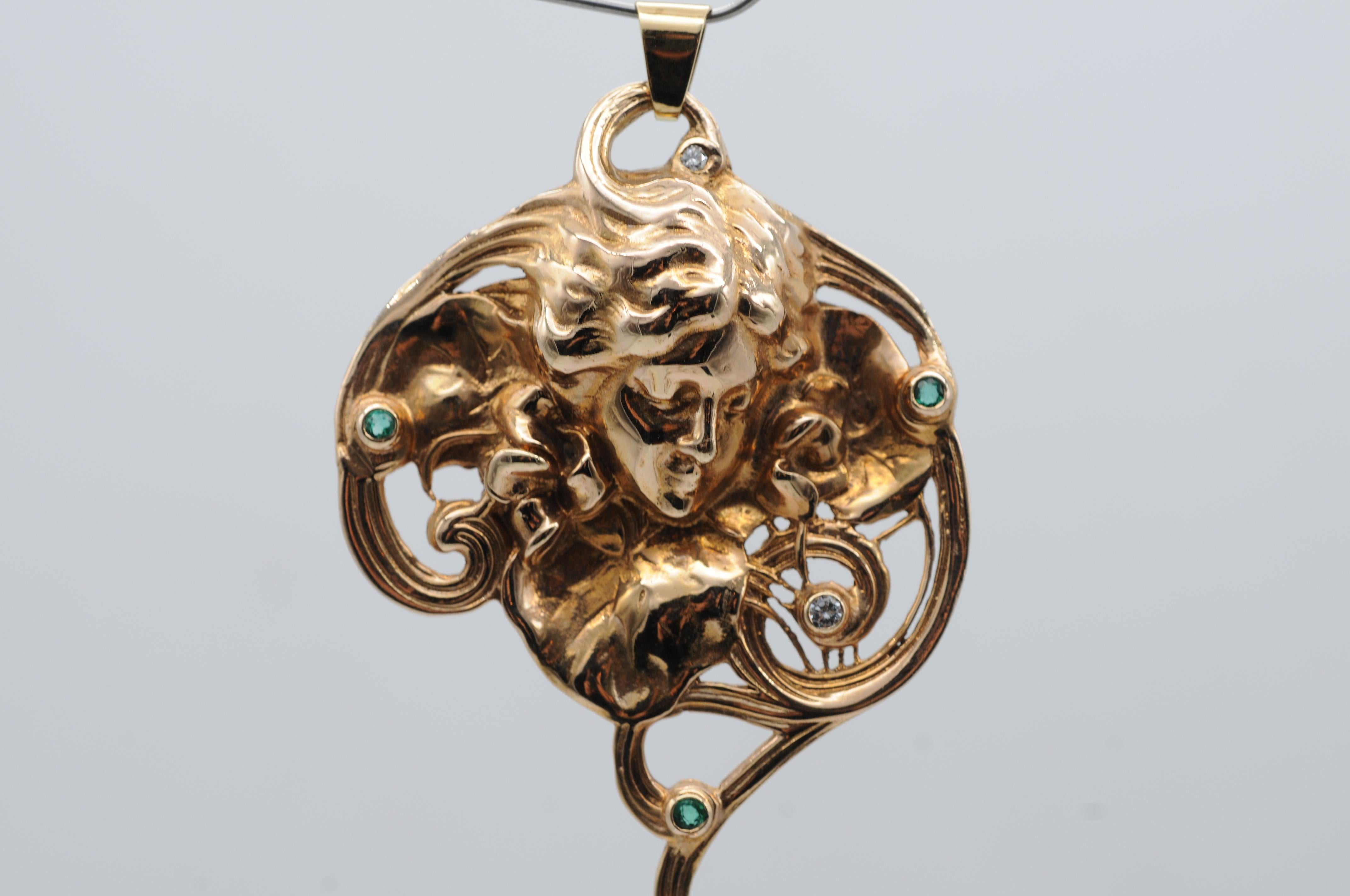 Taglio brillante Ciondolo/spilla in stile Art Nouveau con tormalina e perla di diamante in vendita