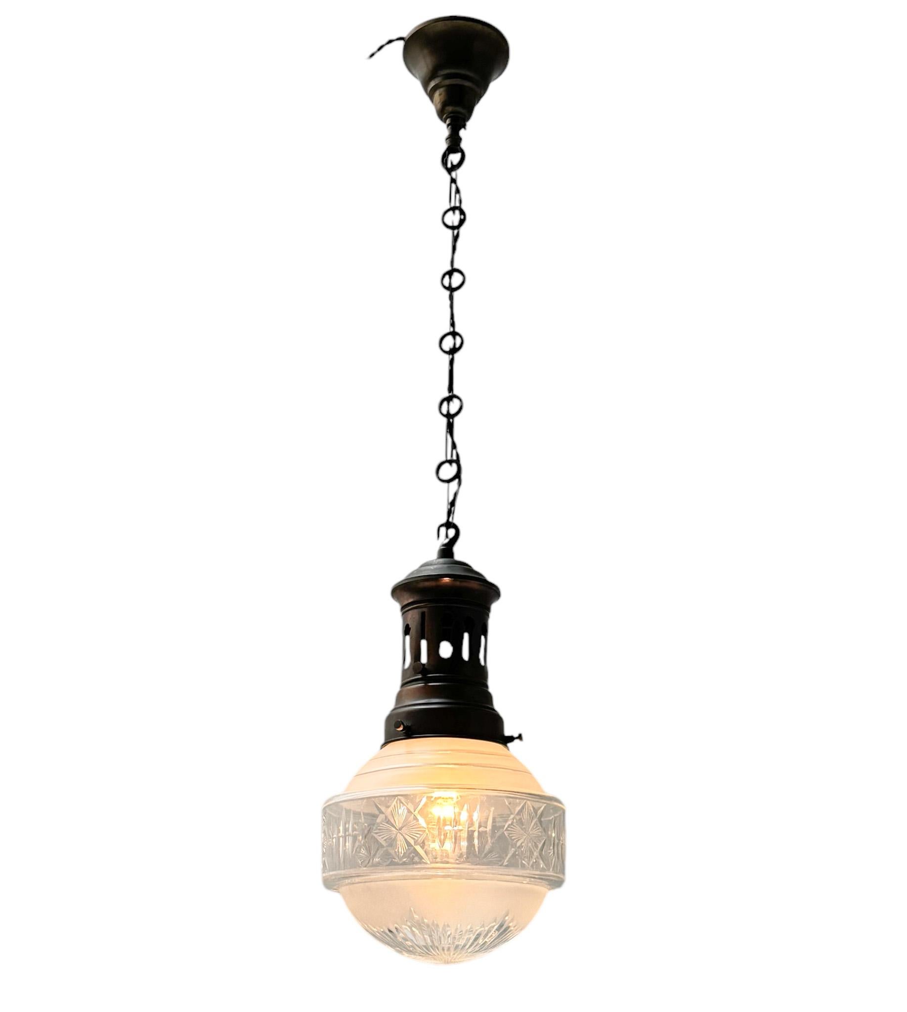 Stunning and elegant Art Nouveau pendant lamp.
Striking French design from the 1900s.
Original patinated brass ceiling plate, chain and shade holder.
The etched shade is also original!
This wonderful Art Nouveau pendant lamp is in very good original
