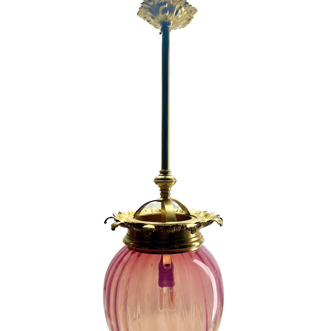 Belge Lampe à suspension Art nouveau attribuée au Val Saint Lambert, années 1900 en vente