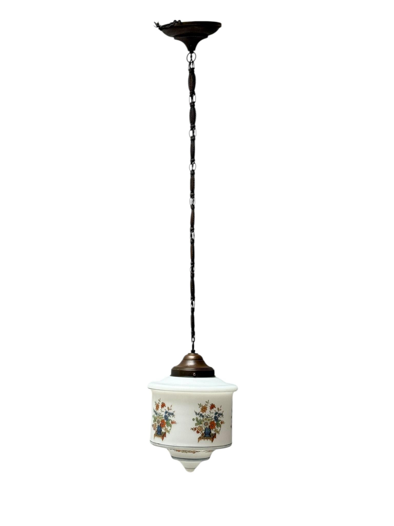 Lampada a sospensione Art Nouveau con paralume originale in vetro dipinto a mano, 1900 In condizioni buone in vendita a Amsterdam, NL