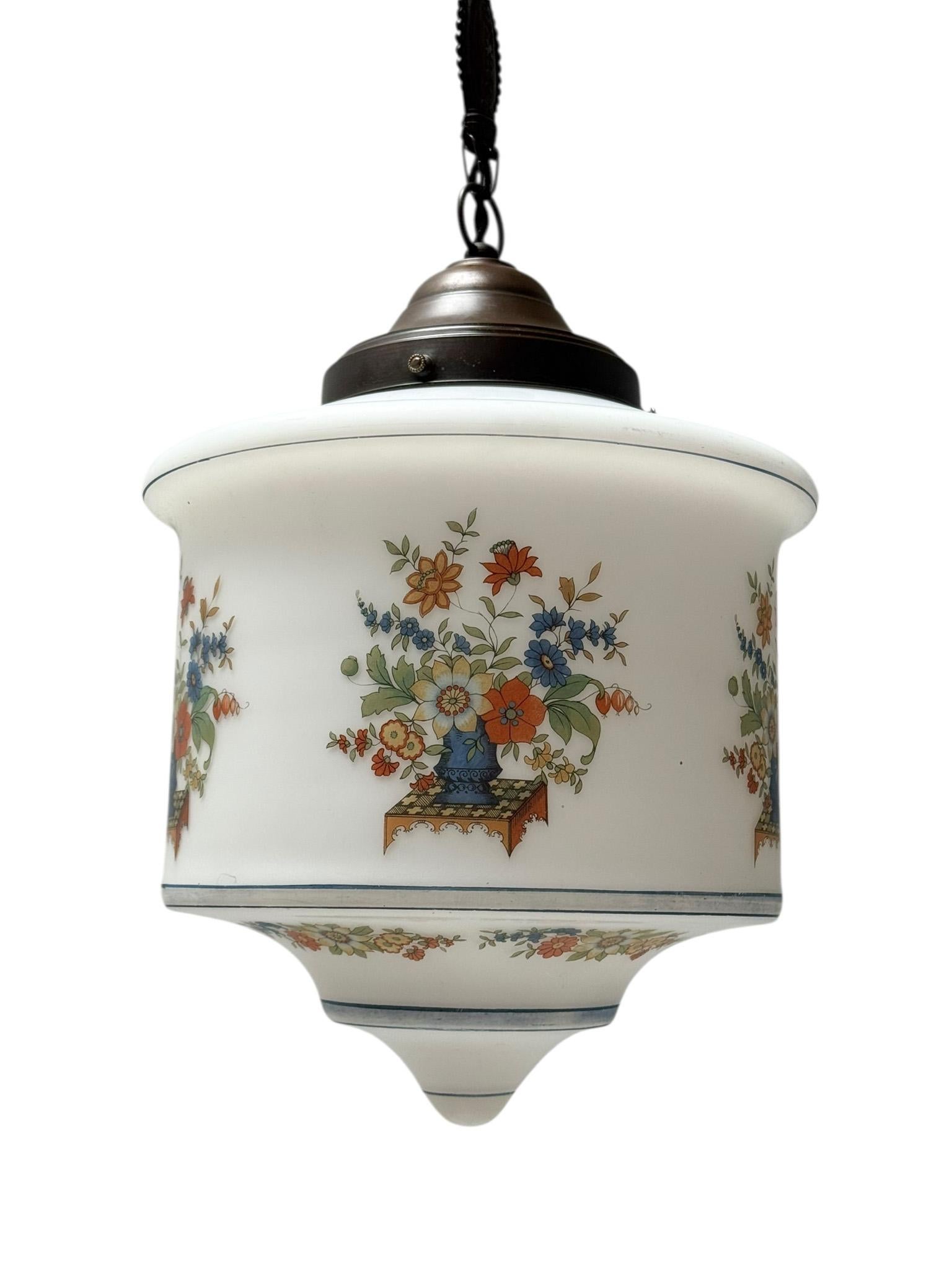 Lampada a sospensione Art Nouveau con paralume originale in vetro dipinto a mano, 1900 in vendita 1