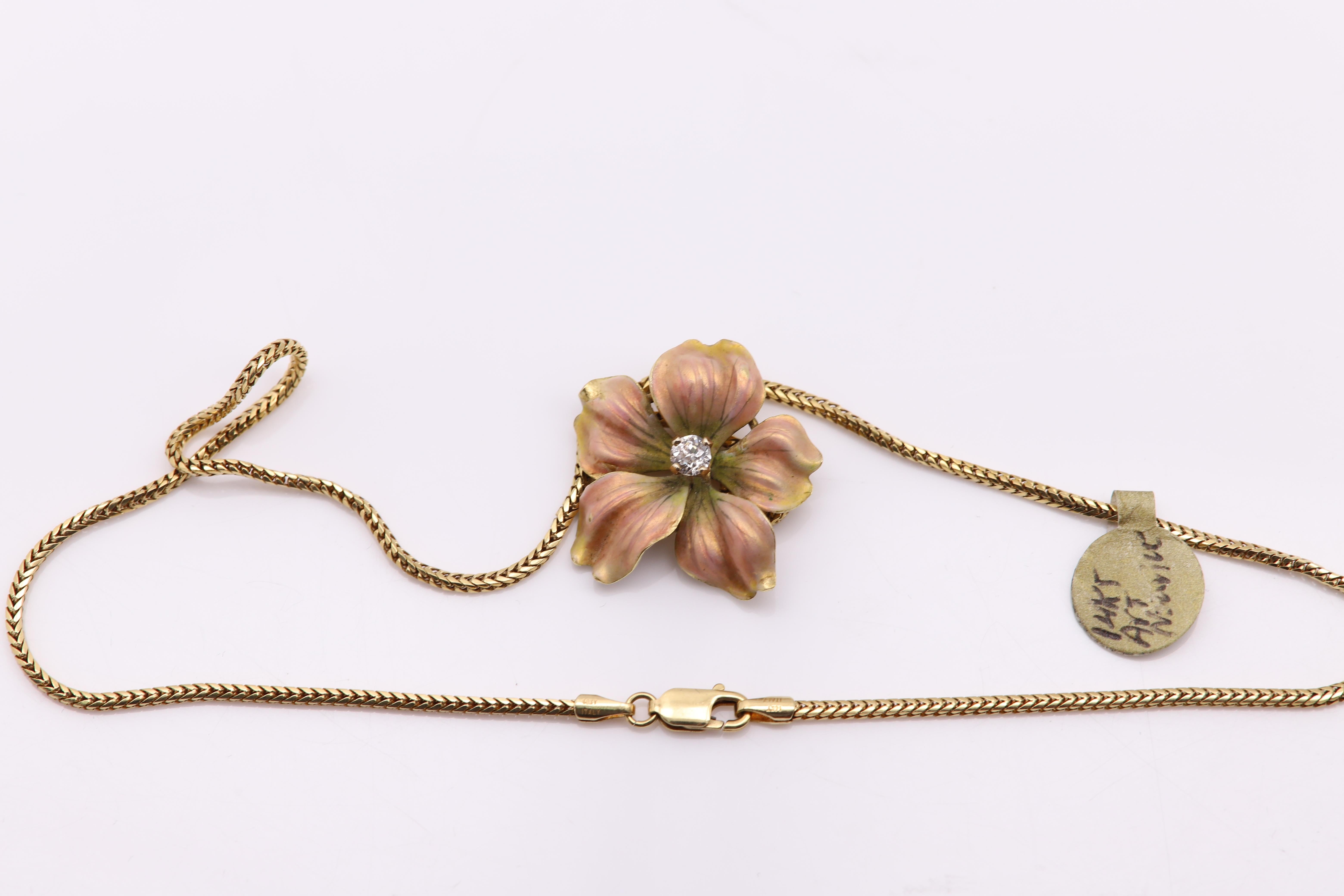 Ciondolo Art Nouveau fine '800 in smalto rosa con diamante in oro giallo 14 carati in vendita 3