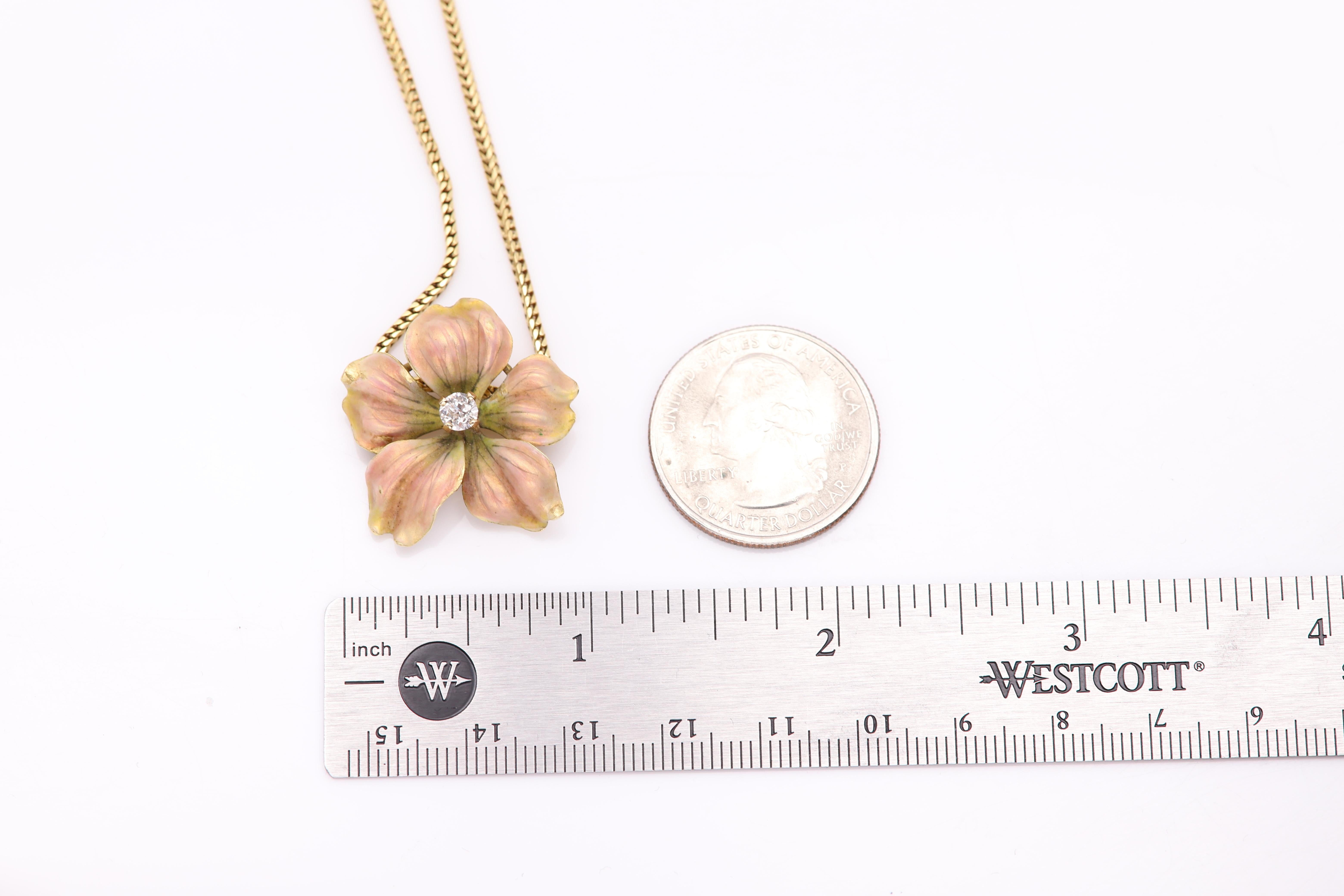 Ciondolo Art Nouveau fine '800 in smalto rosa con diamante in oro giallo 14 carati in vendita 4