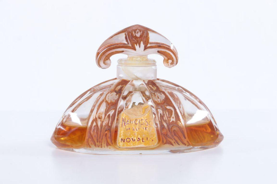 Art Nouveau perfume bottle by Julien Viard Depinoix 1920

Small bottle of antique perfume and Art Nouveau style cut in crystal with stripes of floral motifs and remnants of the sepia dye.

It is the Dubarry Garden of Karma model by DEPINOIX and