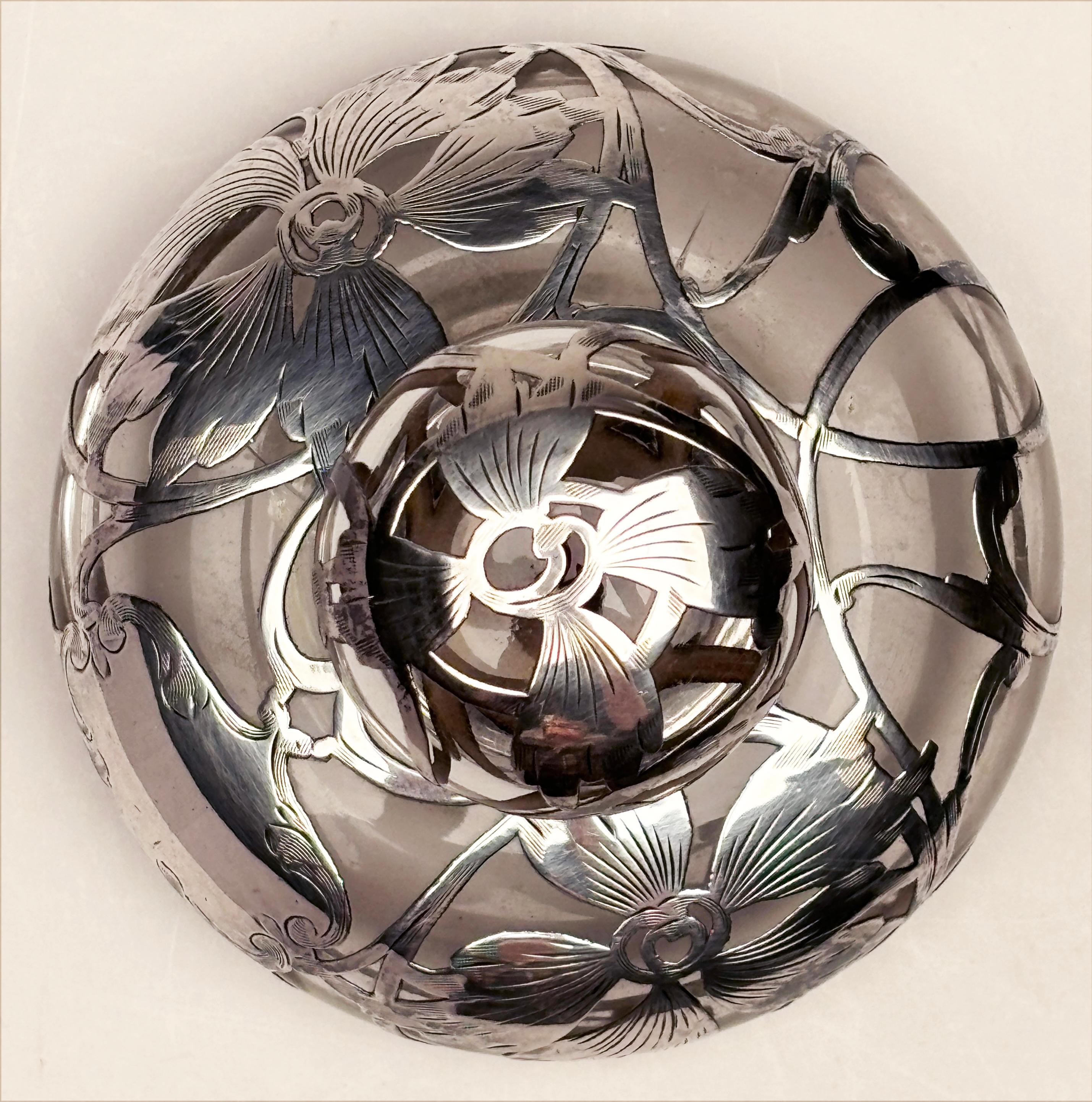 Bottiglia di profumo in stile Art Nouveau con sovrastampa in argento ornato del 1890 ca. in vendita 4