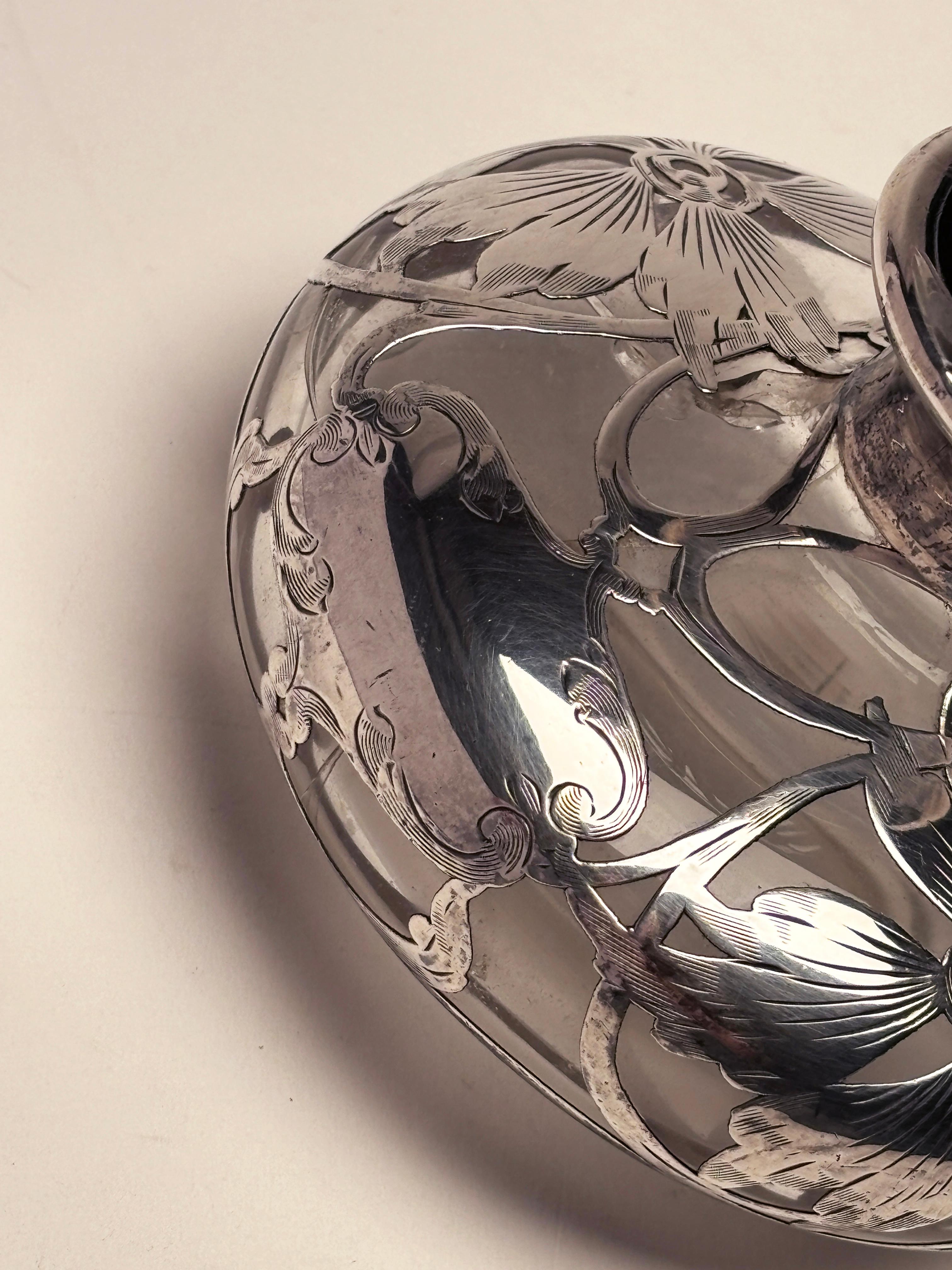Bottiglia di profumo in stile Art Nouveau con sovrastampa in argento ornato del 1890 ca. in vendita 2
