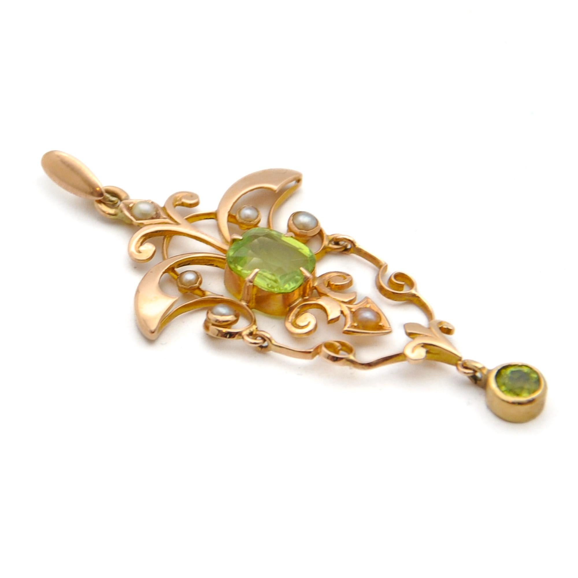 Women's or Men's Antique Art Nouveau Peridot and Pearl Rose Gold Pendant For Sale