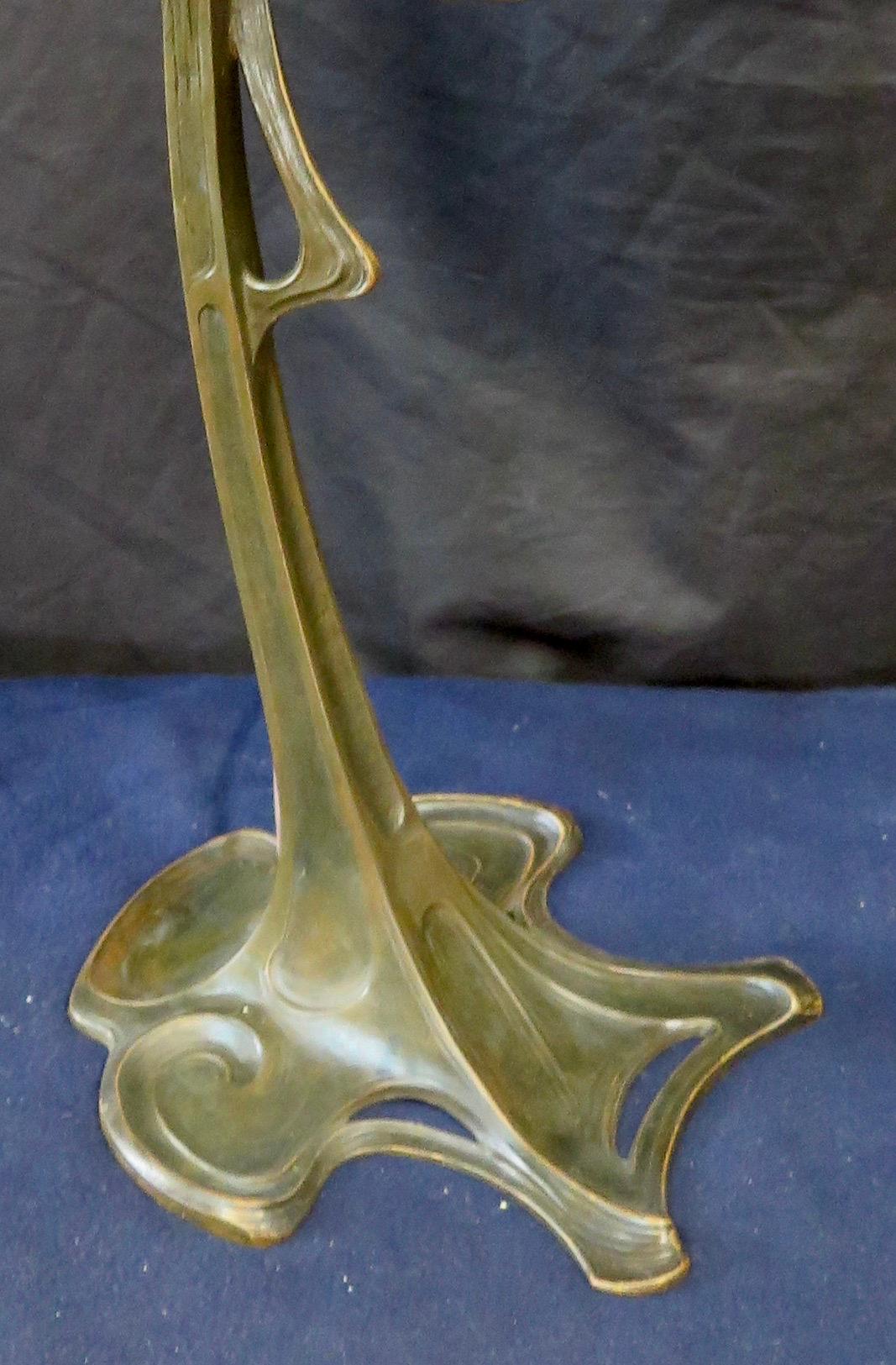 Art Nouveau Period Bronze and Shell Lamp In Good Condition For Sale In Bronx, NY