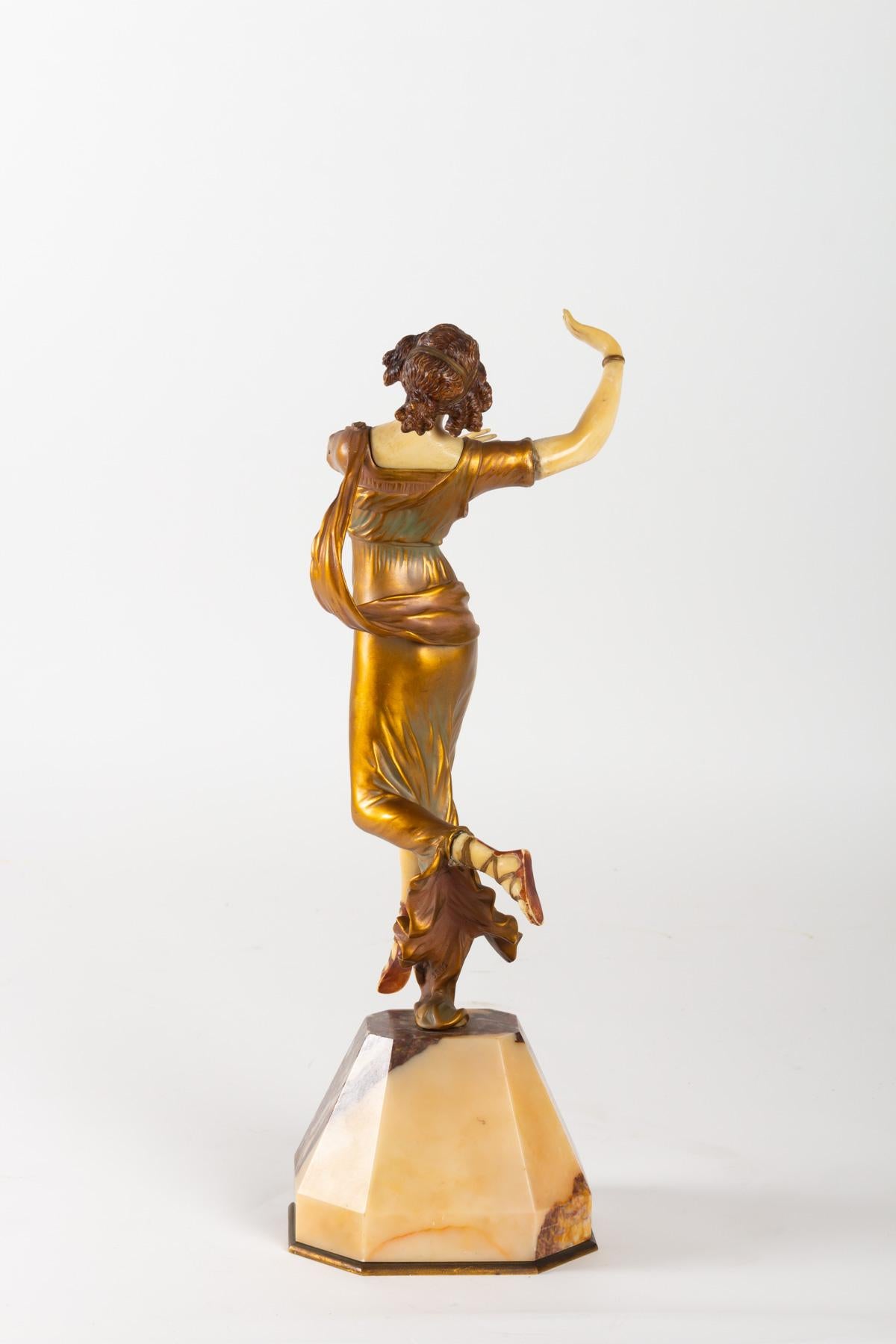 elephantine statue