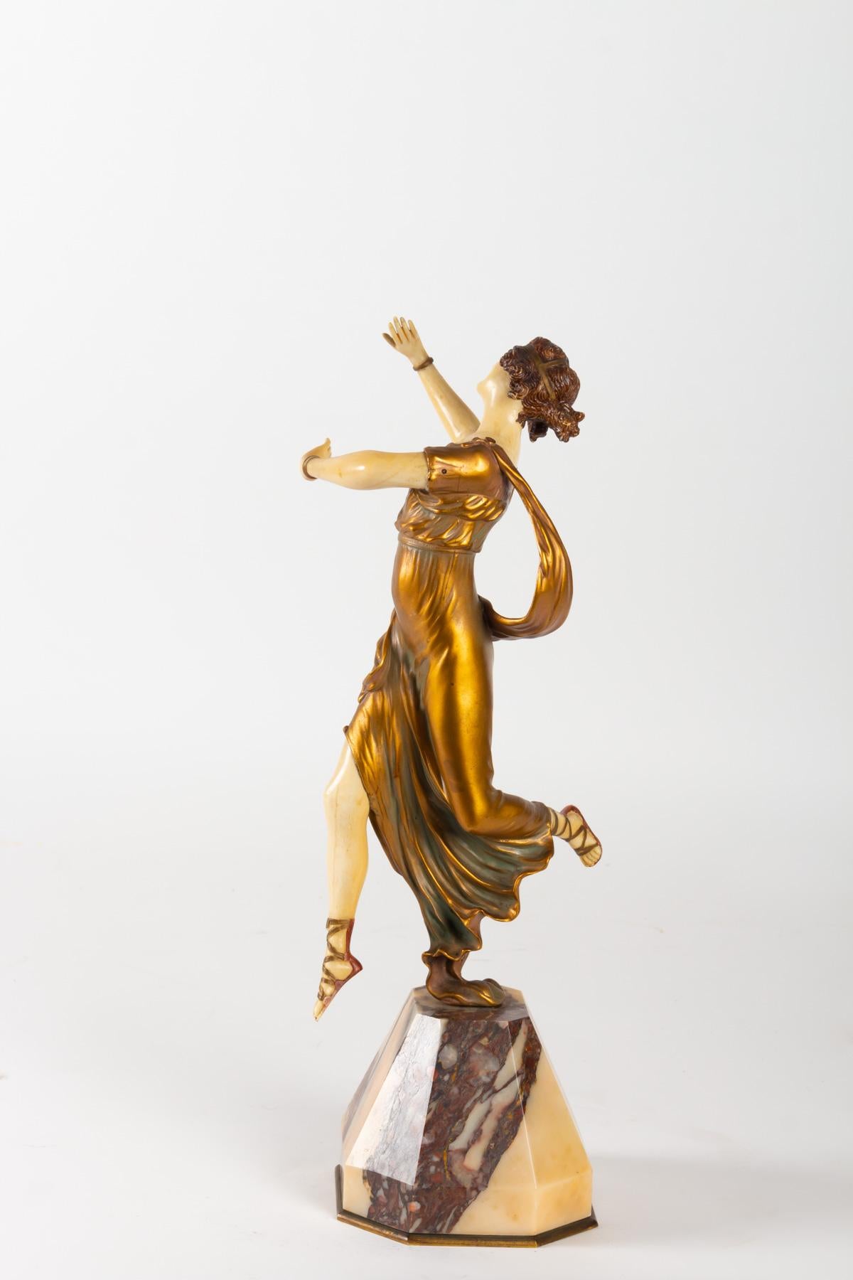 Art nouveau Crise d'éléphantine d'époque Art Nouveau en bronze doré et marbre:: 1900