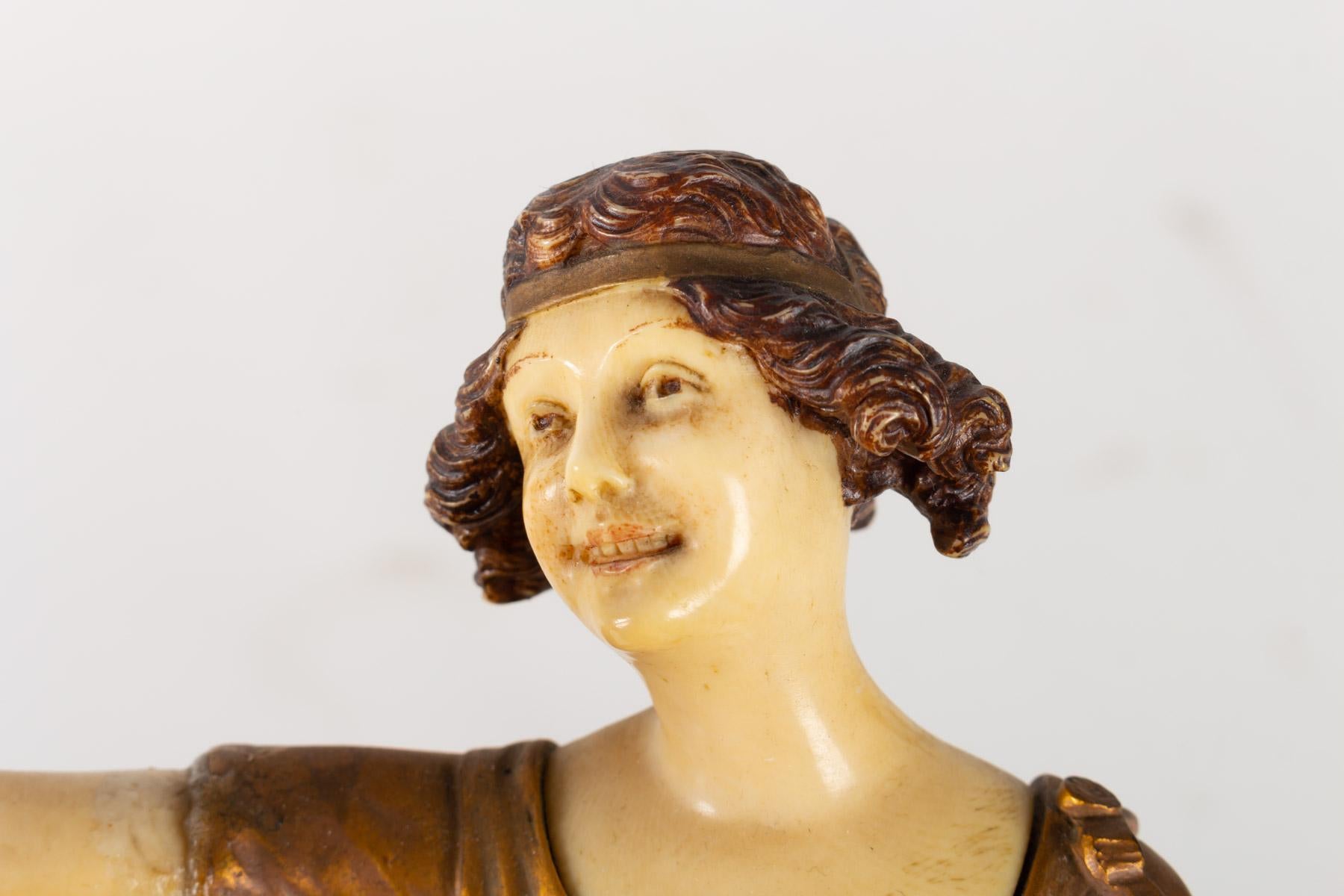 Français Crise d'éléphantine d'époque Art Nouveau en bronze doré et marbre:: 1900