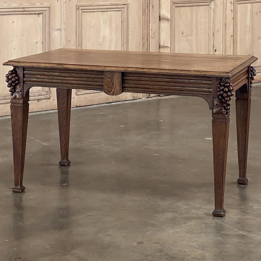 Art nouveau Table basse en châtaignier d'époque Art Nouveau en vente