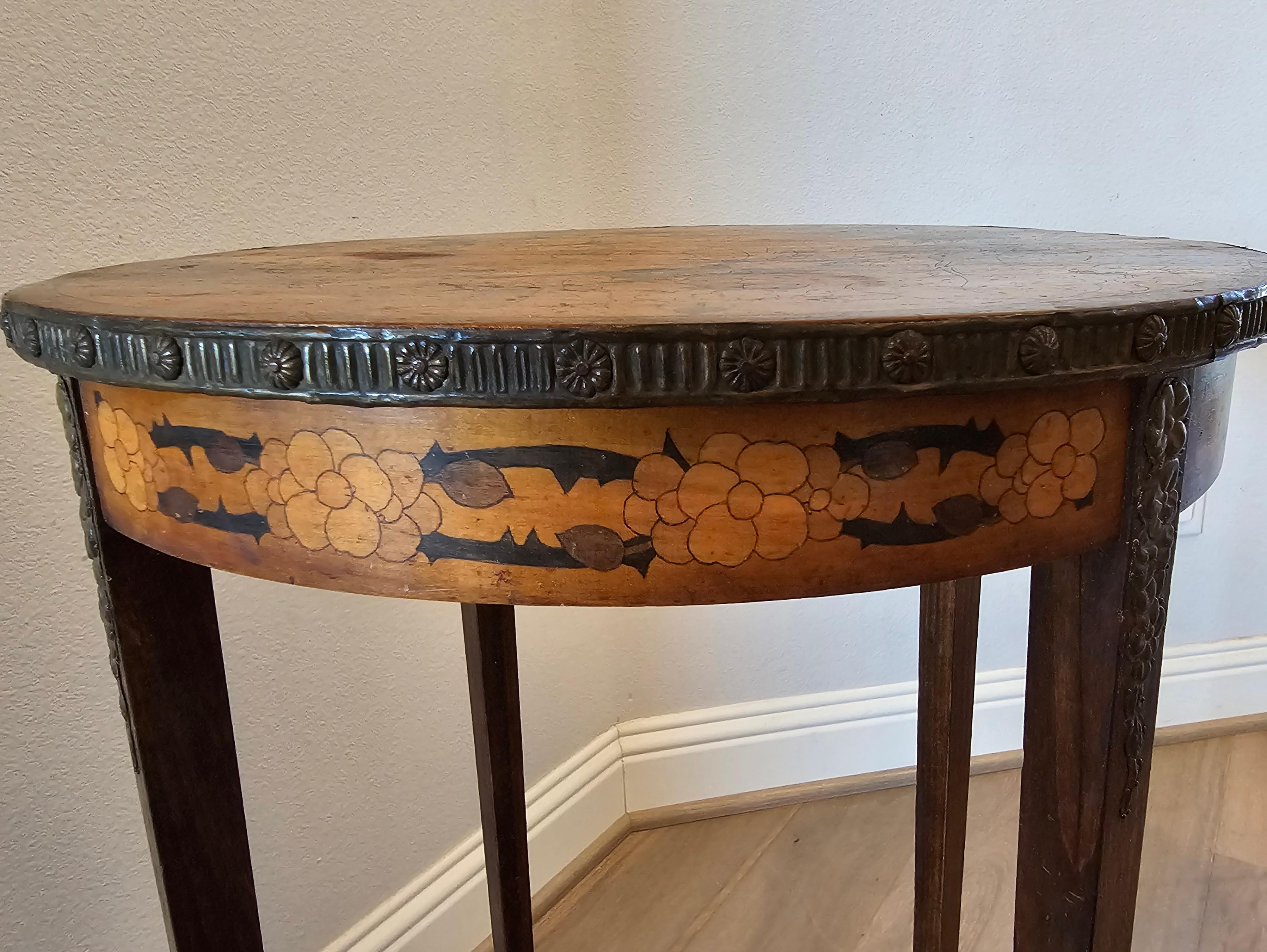 Table d'appoint ronde en marqueterie gallé d'époque Art Nouveau en vente 2
