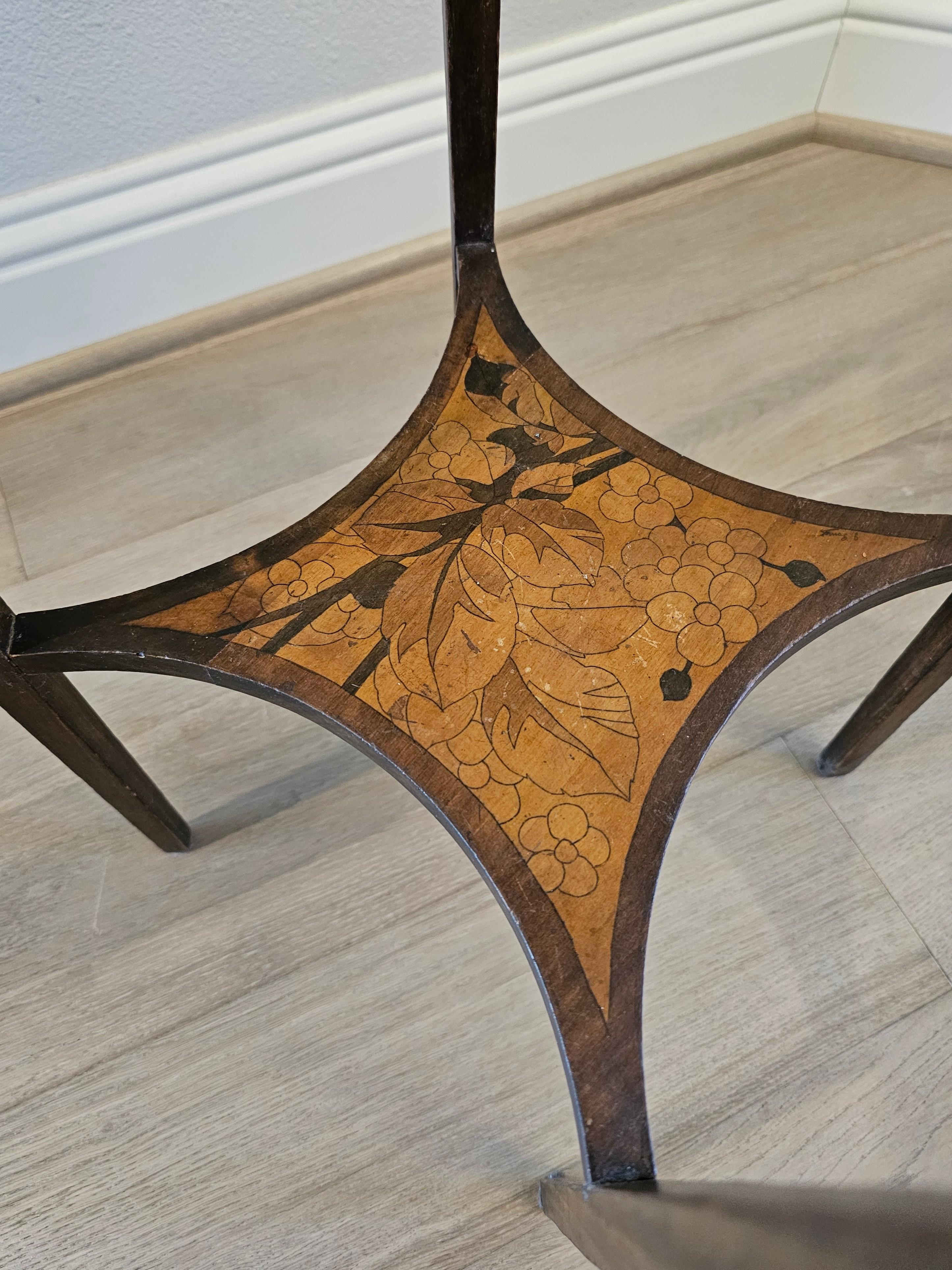 Table d'appoint ronde en marqueterie gallé d'époque Art Nouveau en vente 3