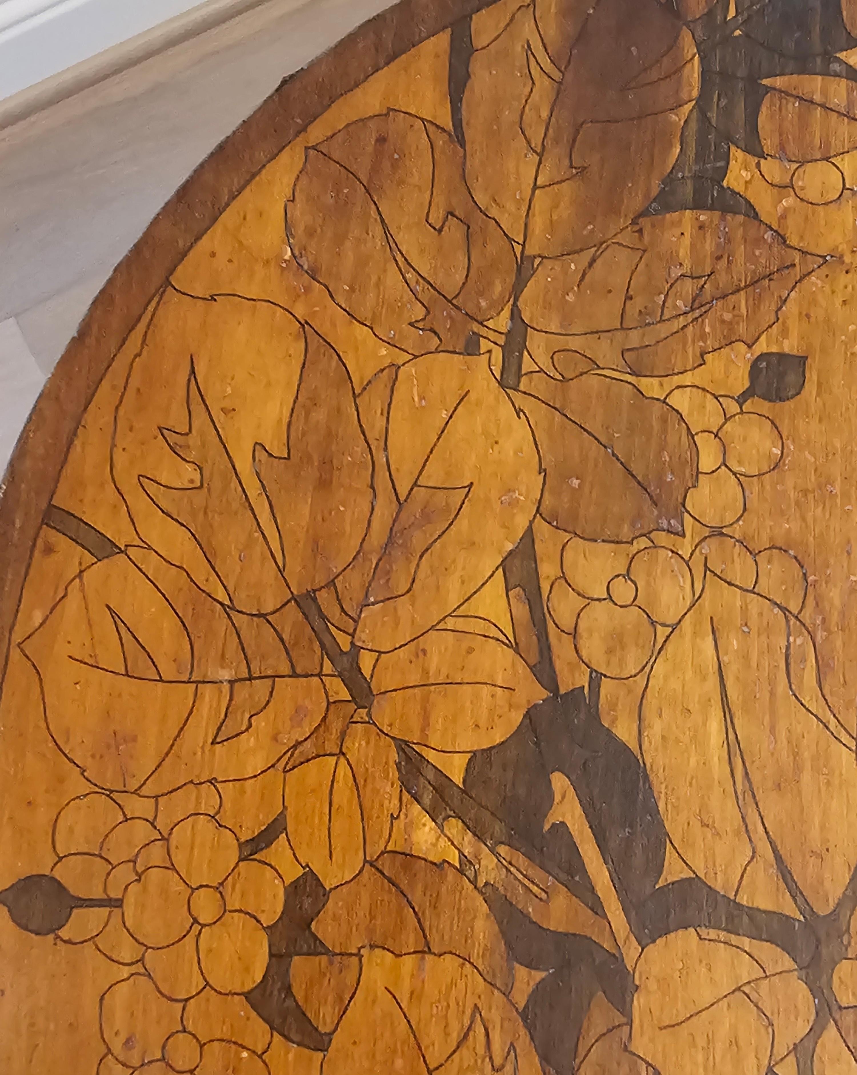 Table d'appoint ronde en marqueterie gallé d'époque Art Nouveau en vente 5
