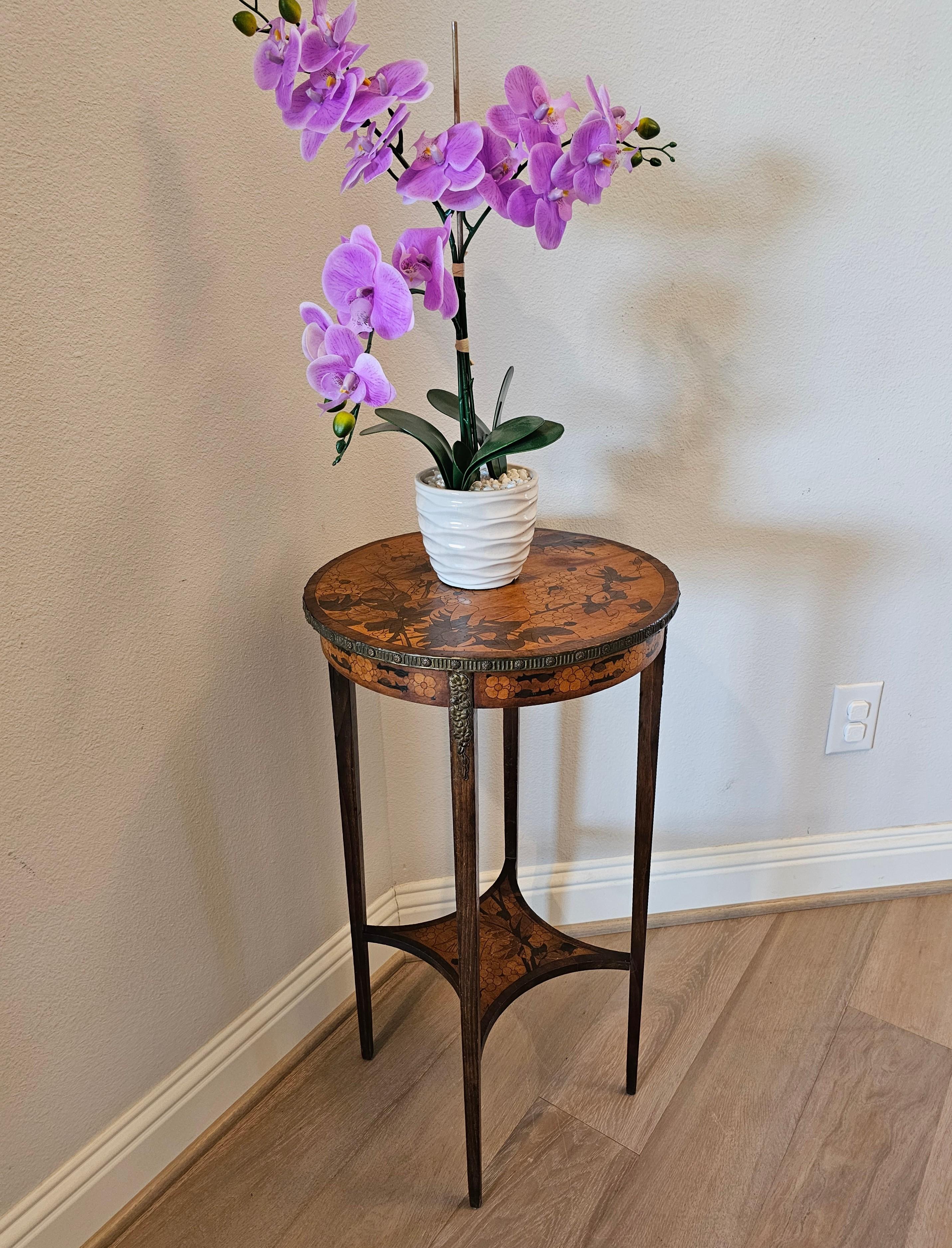 Table d'appoint ronde en marqueterie gallé d'époque Art Nouveau en vente 11
