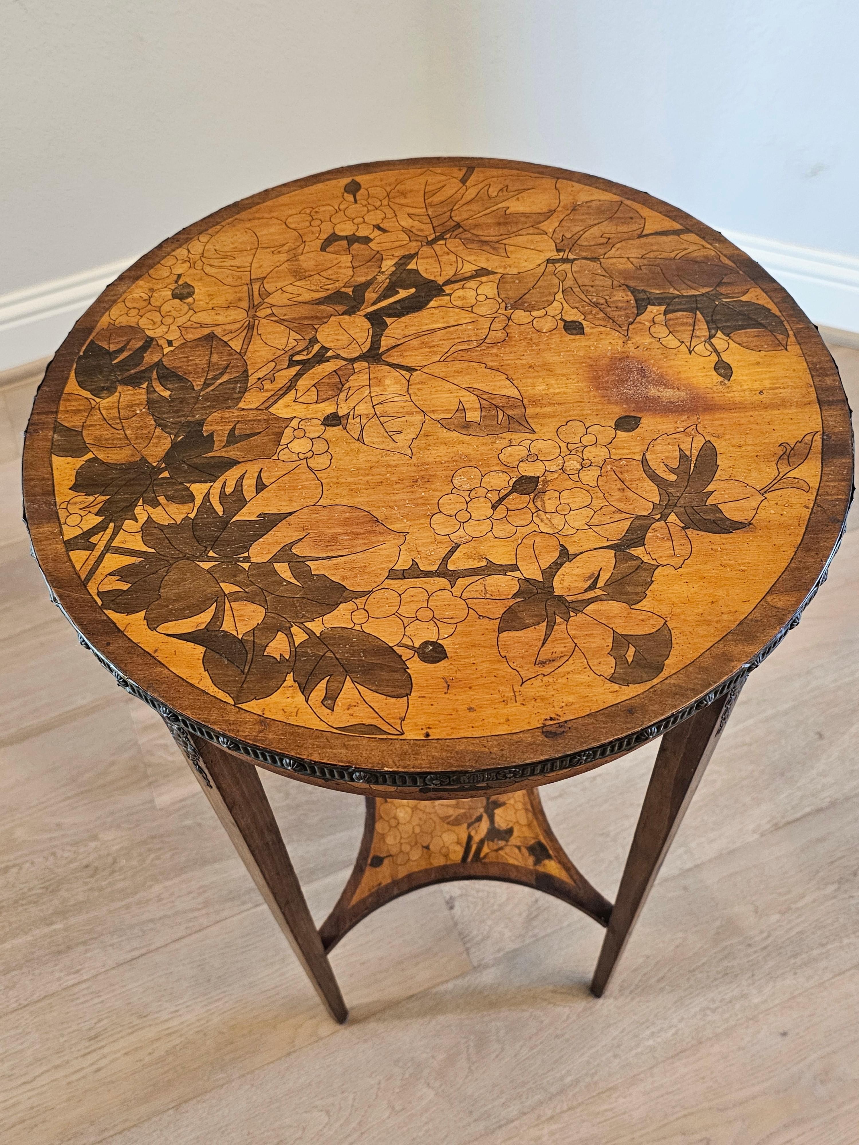 Fait main Table d'appoint ronde en marqueterie gallé d'époque Art Nouveau en vente