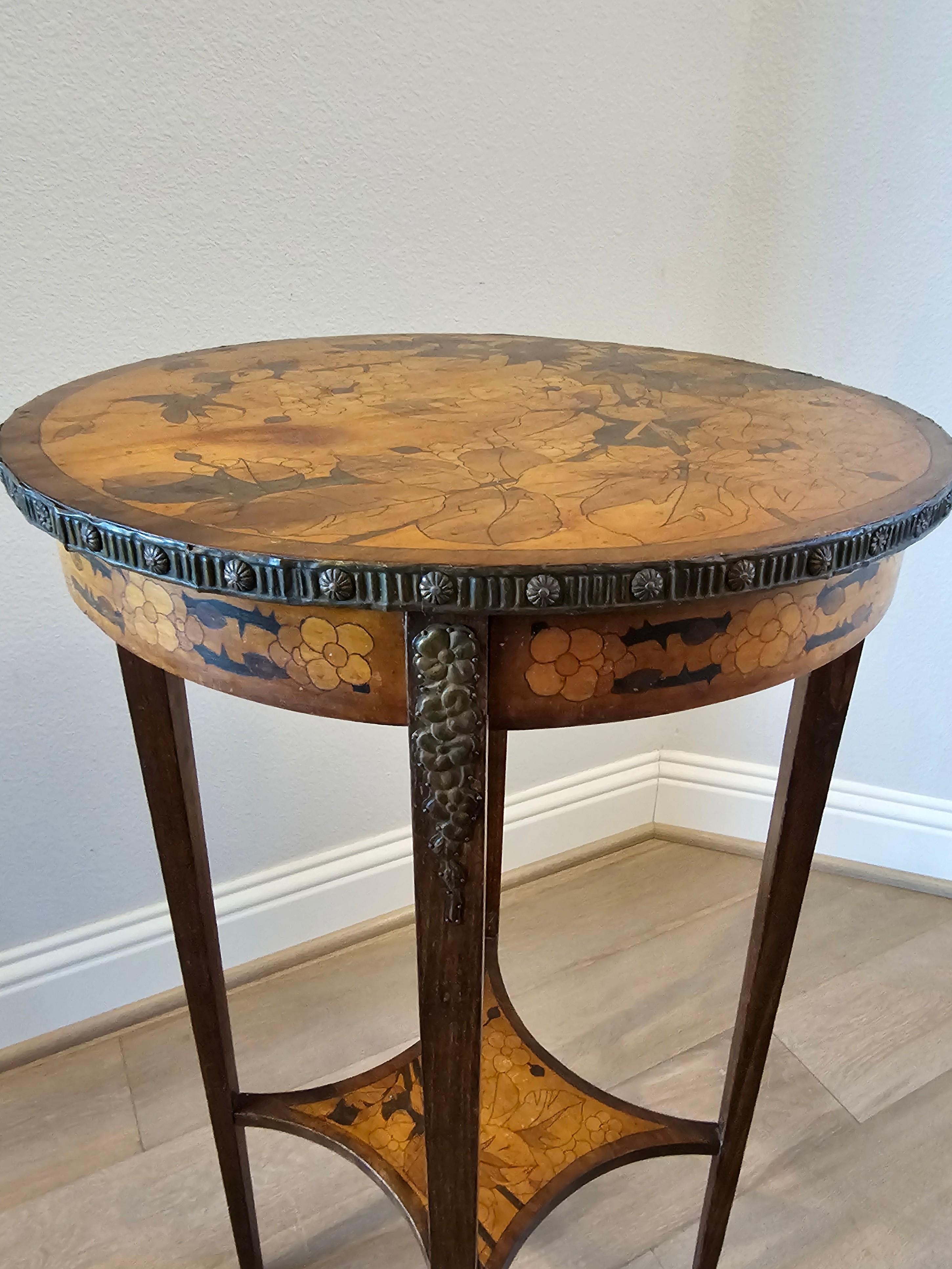 Métal Table d'appoint ronde en marqueterie gallé d'époque Art Nouveau en vente