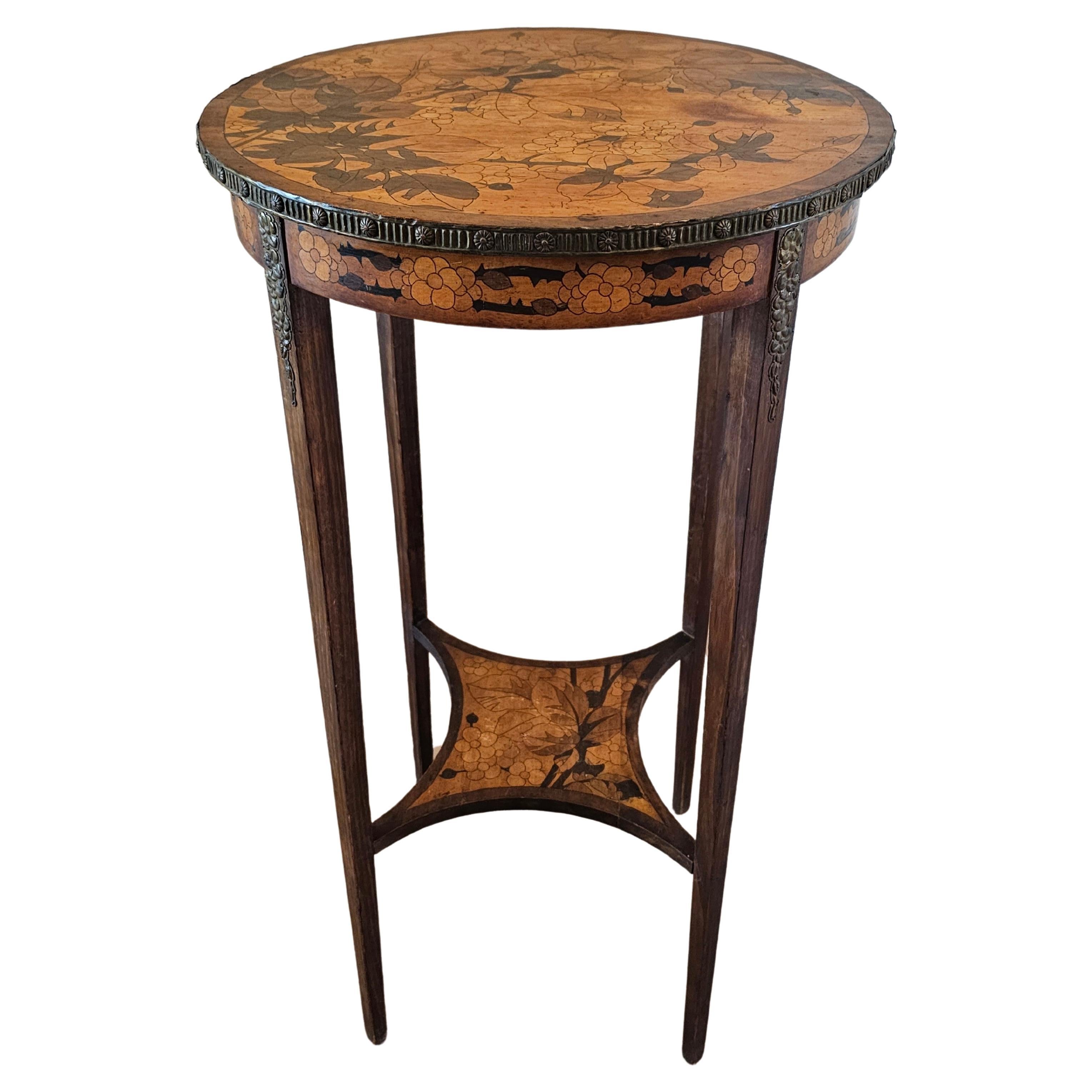 Mesa auxiliar redonda estilo marquetería Gallé francesa de época Art Nouveau
