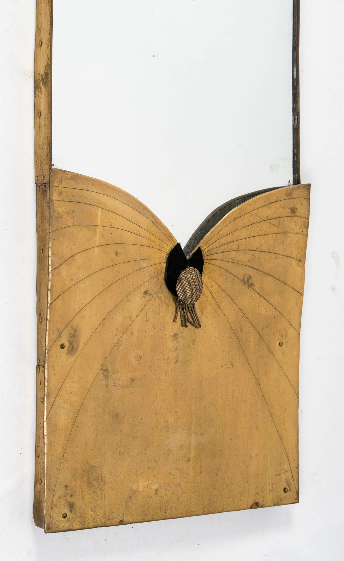 Miroir d'époque Art nouveau en bois recouvert de garnitures et de broderies anciennes et anciennes en vente 1