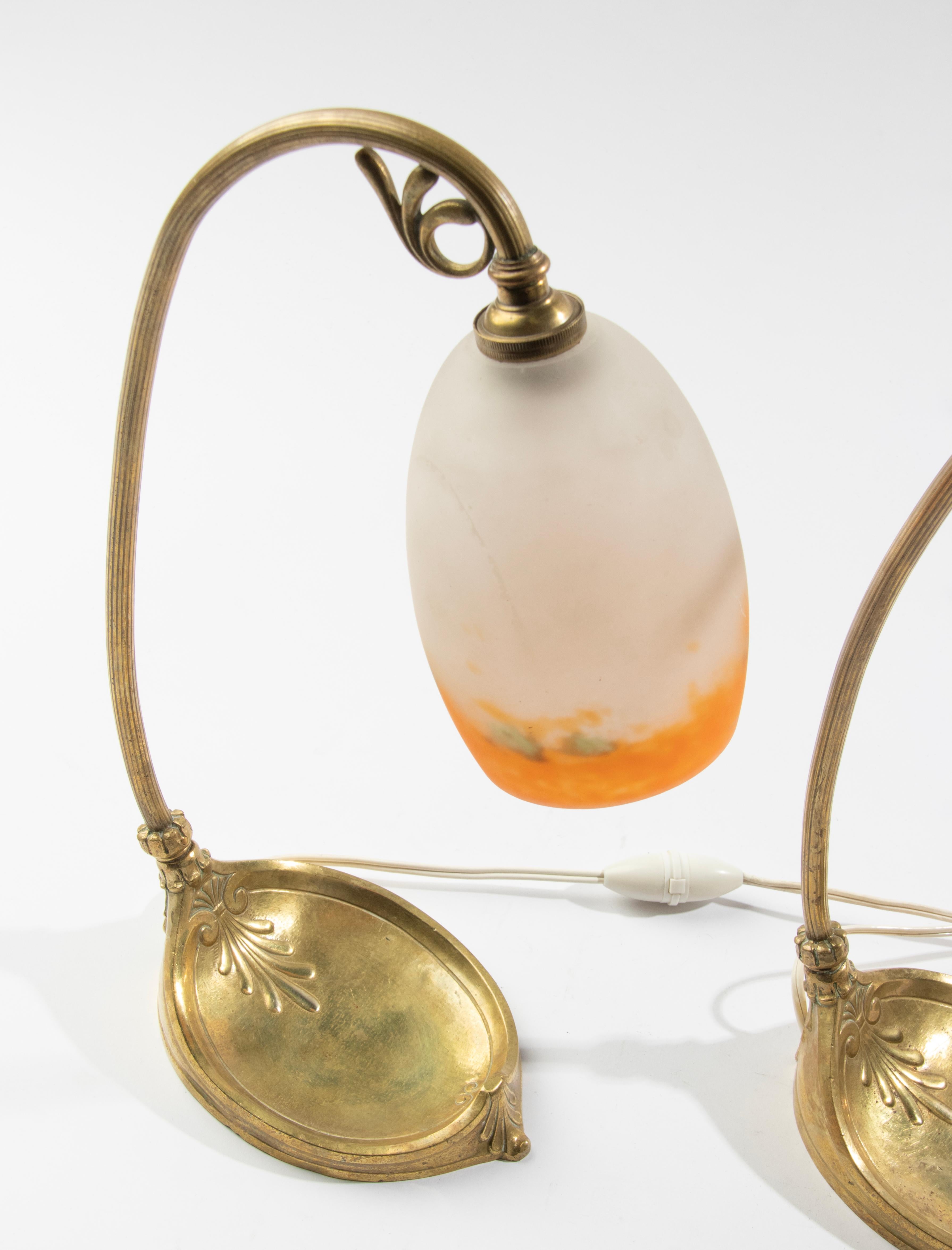 Art Nouveau Paire de lampes de table en laiton Pate Glass Muller Frères en vente 5
