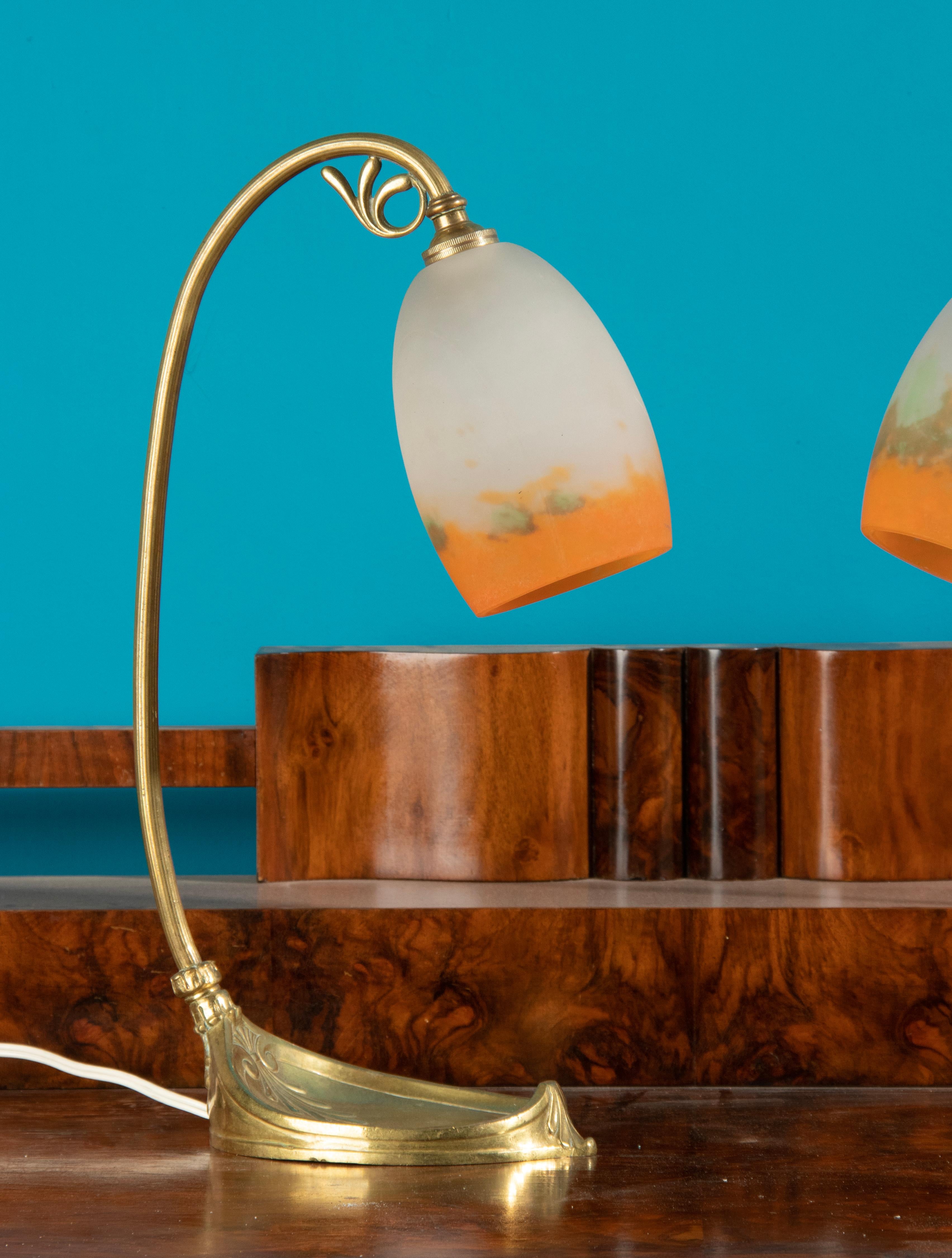 Art Nouveau Paire de lampes de table en laiton Pate Glass Muller Frères en vente 4