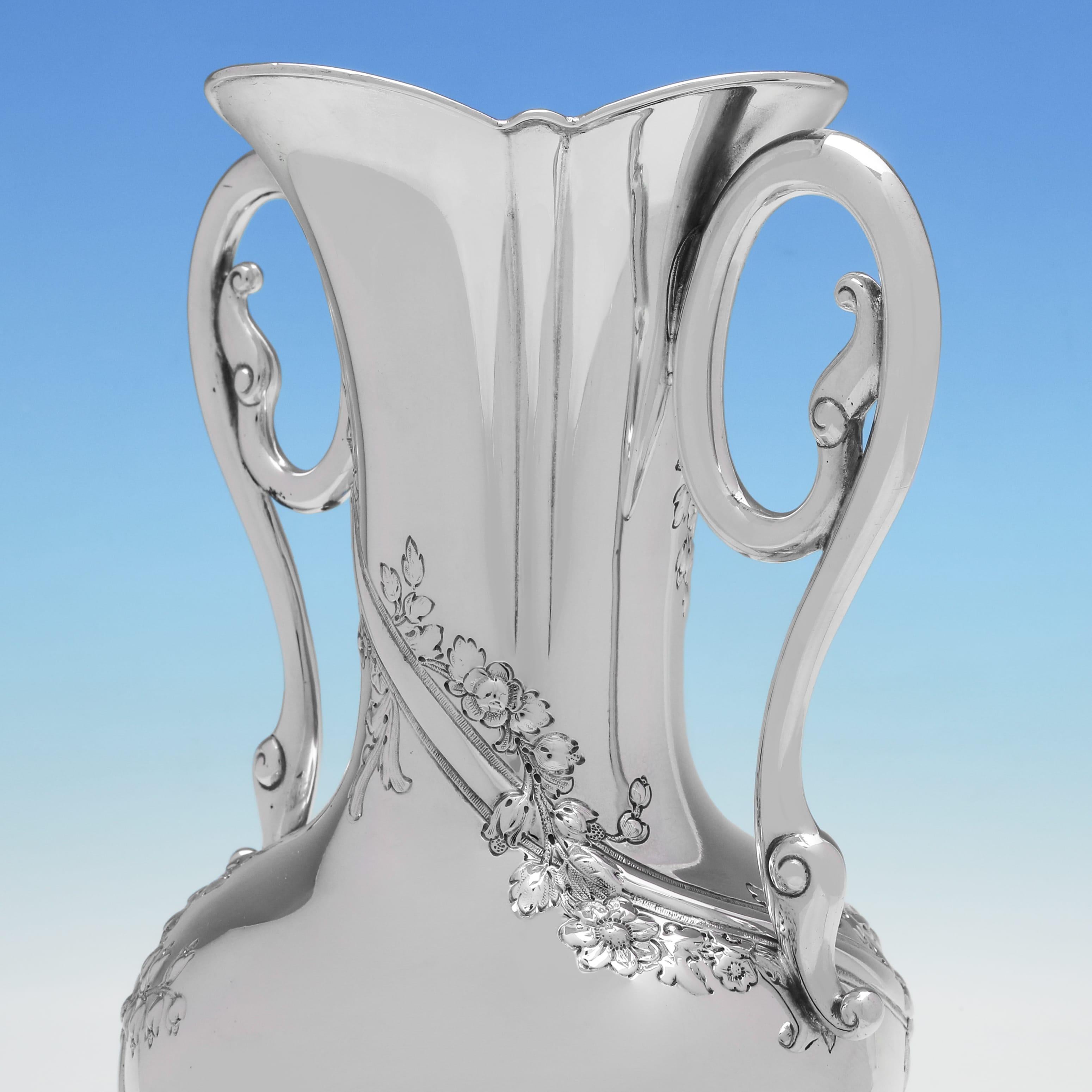 Inglese Coppia di vasi in argento Sterling di epoca Art Nouveau - Marchio di Londra del 1903 in vendita
