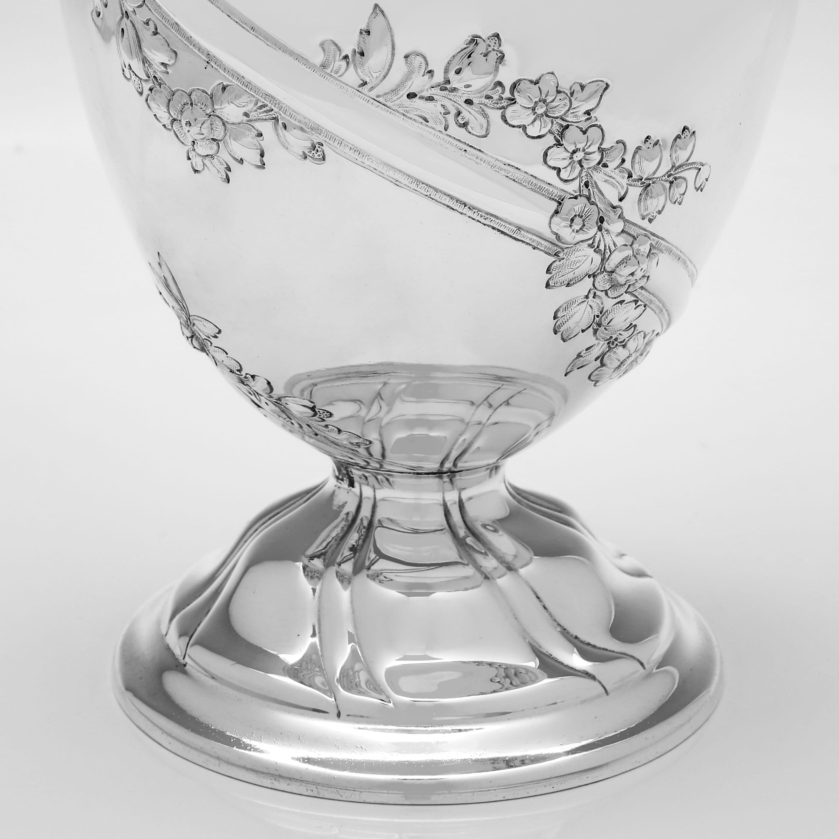 Coppia di vasi in argento Sterling di epoca Art Nouveau - Marchio di Londra del 1903 In condizioni buone in vendita a London, London