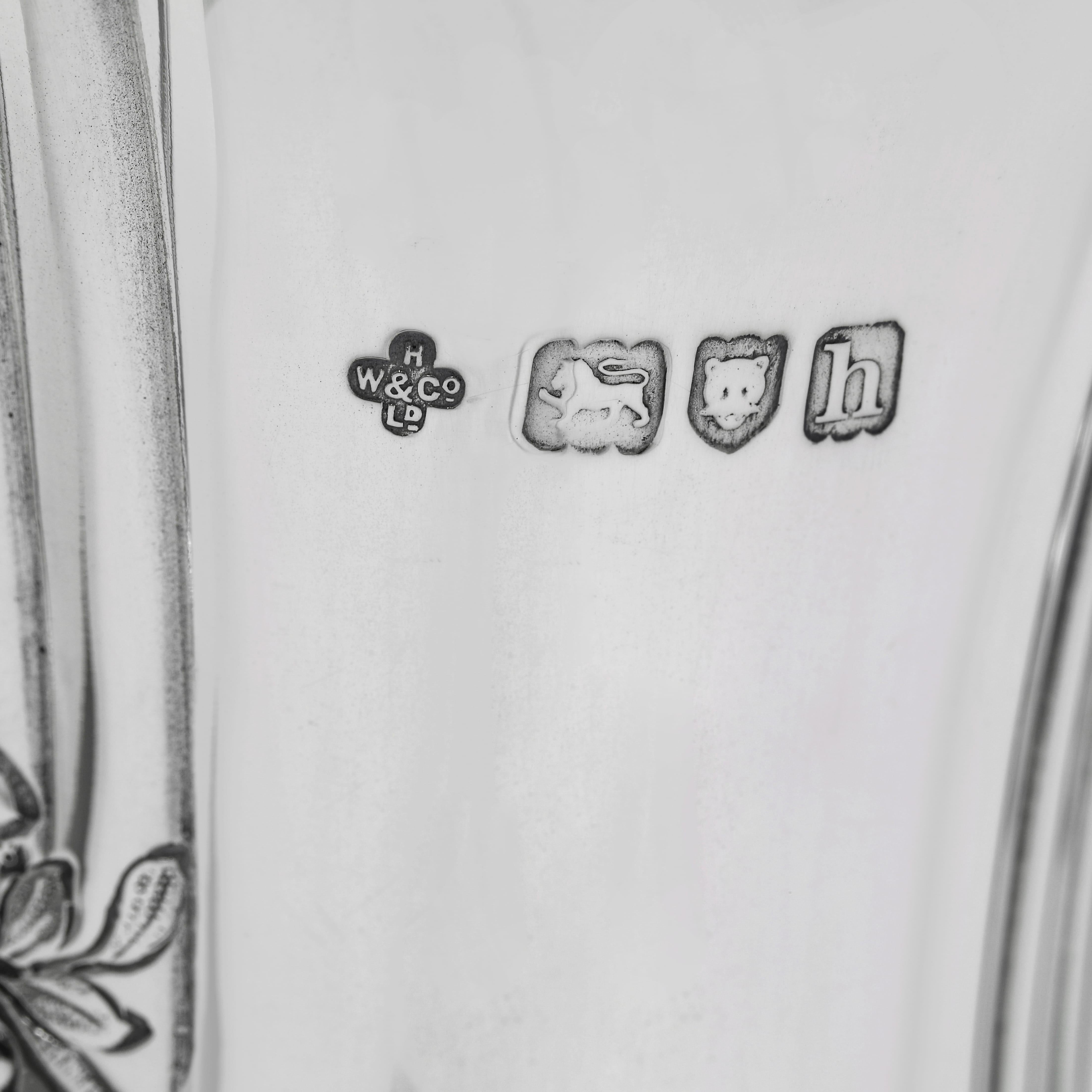 Inizio XX secolo Coppia di vasi in argento Sterling di epoca Art Nouveau - Marchio di Londra del 1903 in vendita