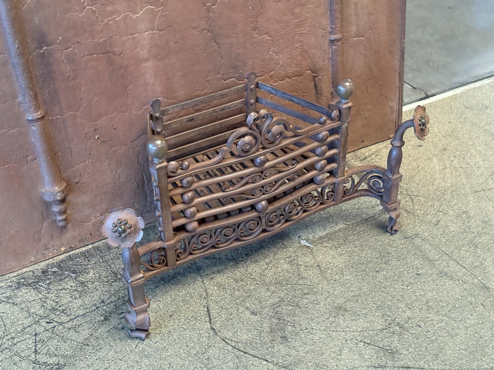 Jugendstil-Kaminholzrost „Ringlever“ aus der Jugendstilzeit, frühes 20. Jahrhundert (Messing) im Angebot