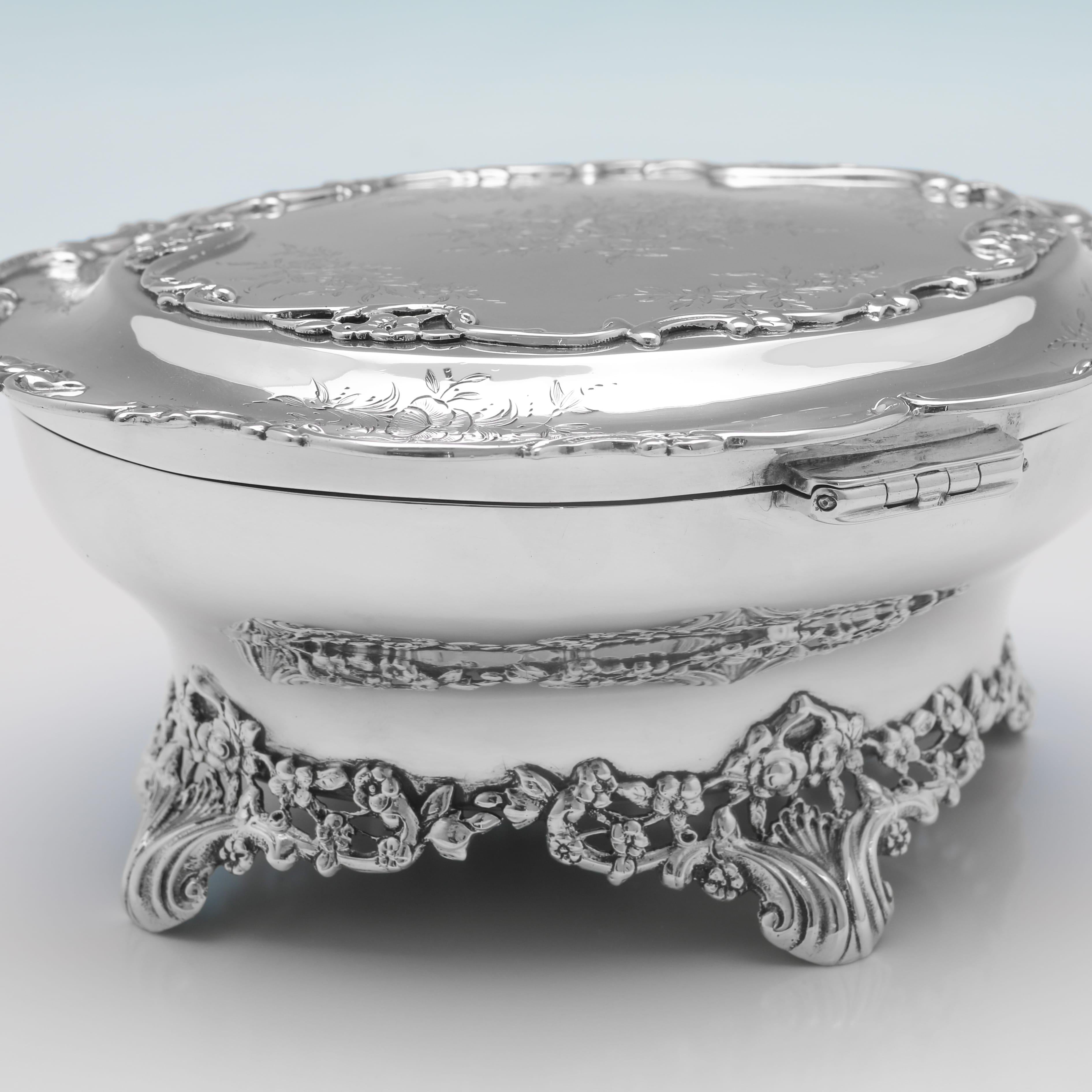 Anglais Boîte à bijoux d'époque Art nouveau fabriquée par William Comyns en 1903 en vente