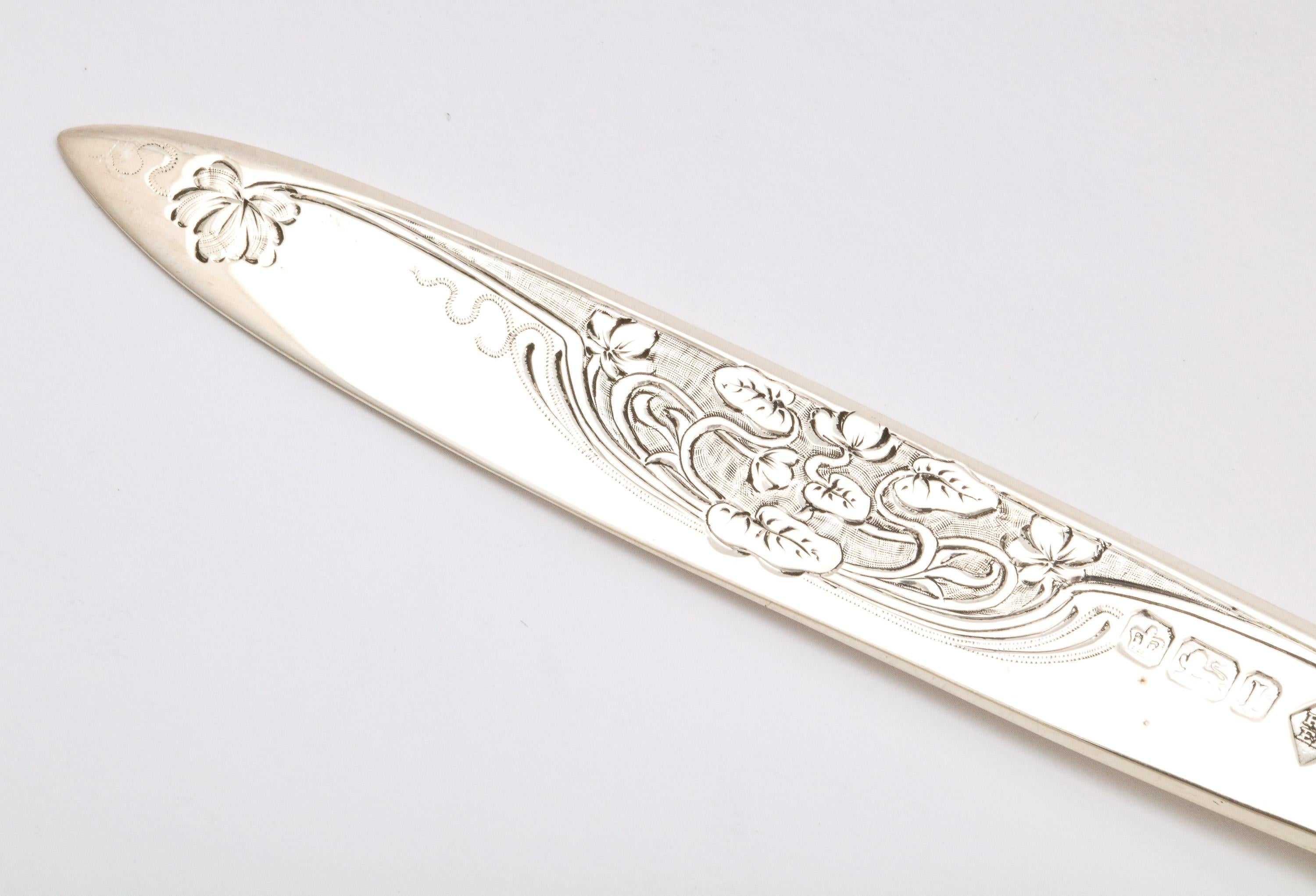 Art Nouveau Period Sterling Silver and Mother-of-Pearl Letter Opener/Paper Knife In Good Condition In New York, NY