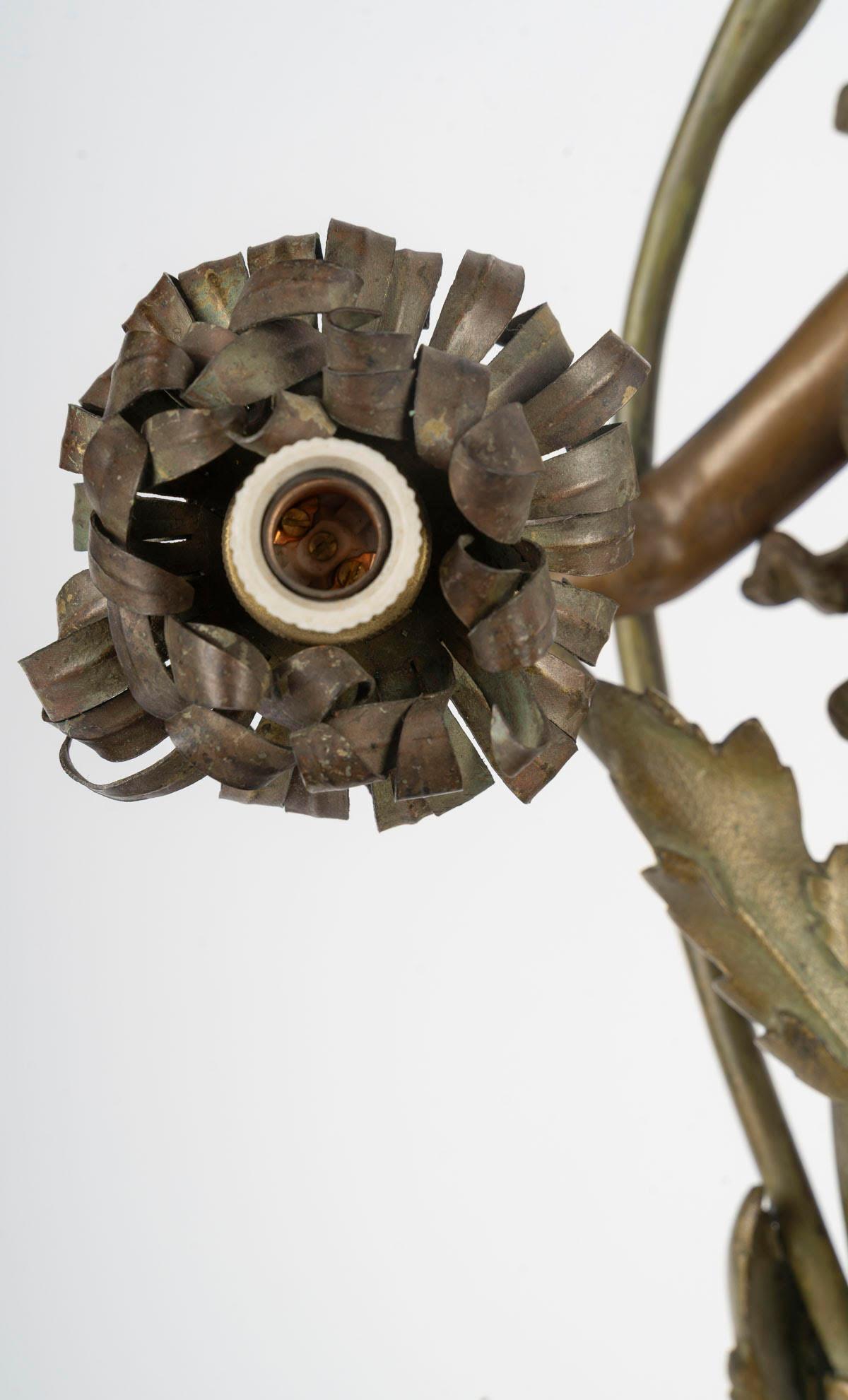 Lampada da tavolo in stile Art Nouveau, circa 1900, raffigurante una donna con una ninfea. In condizioni buone in vendita a Saint-Ouen, FR