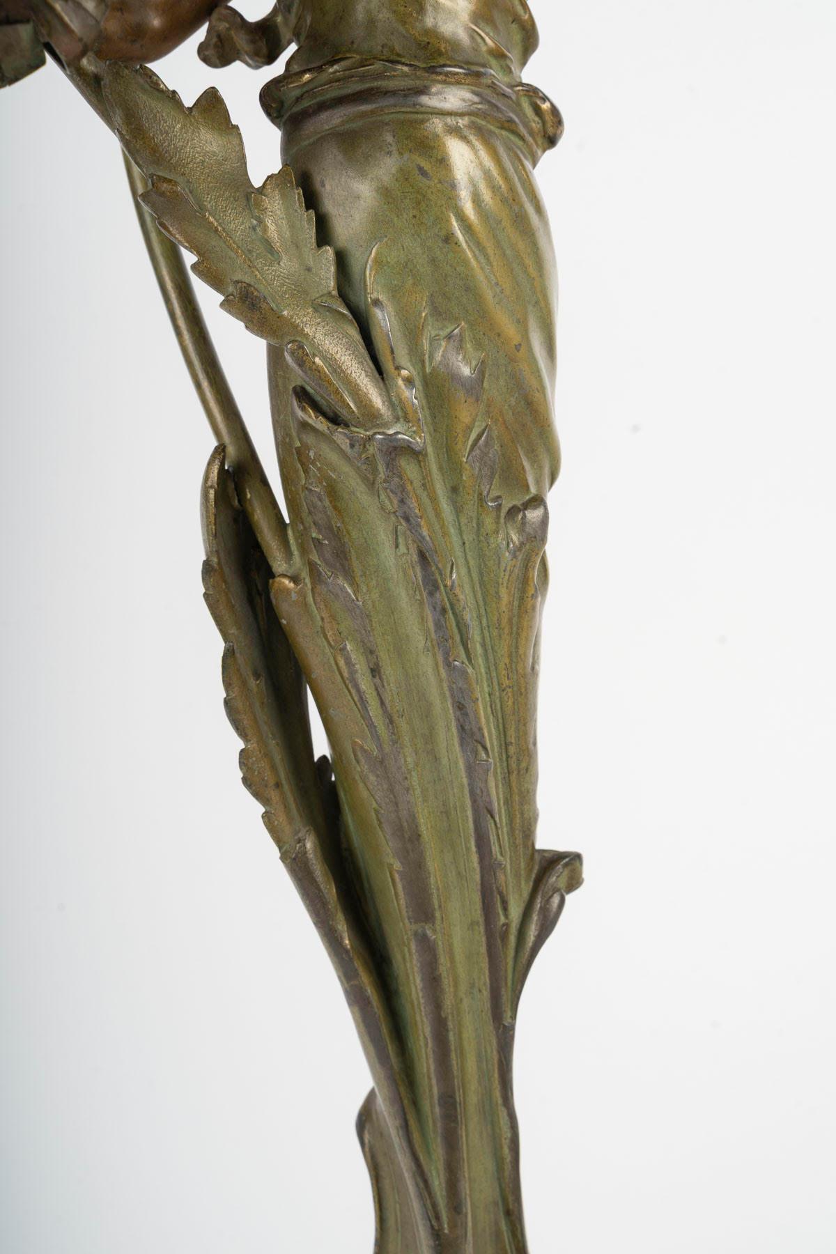 XX secolo Lampada da tavolo in stile Art Nouveau, circa 1900, raffigurante una donna con una ninfea. in vendita