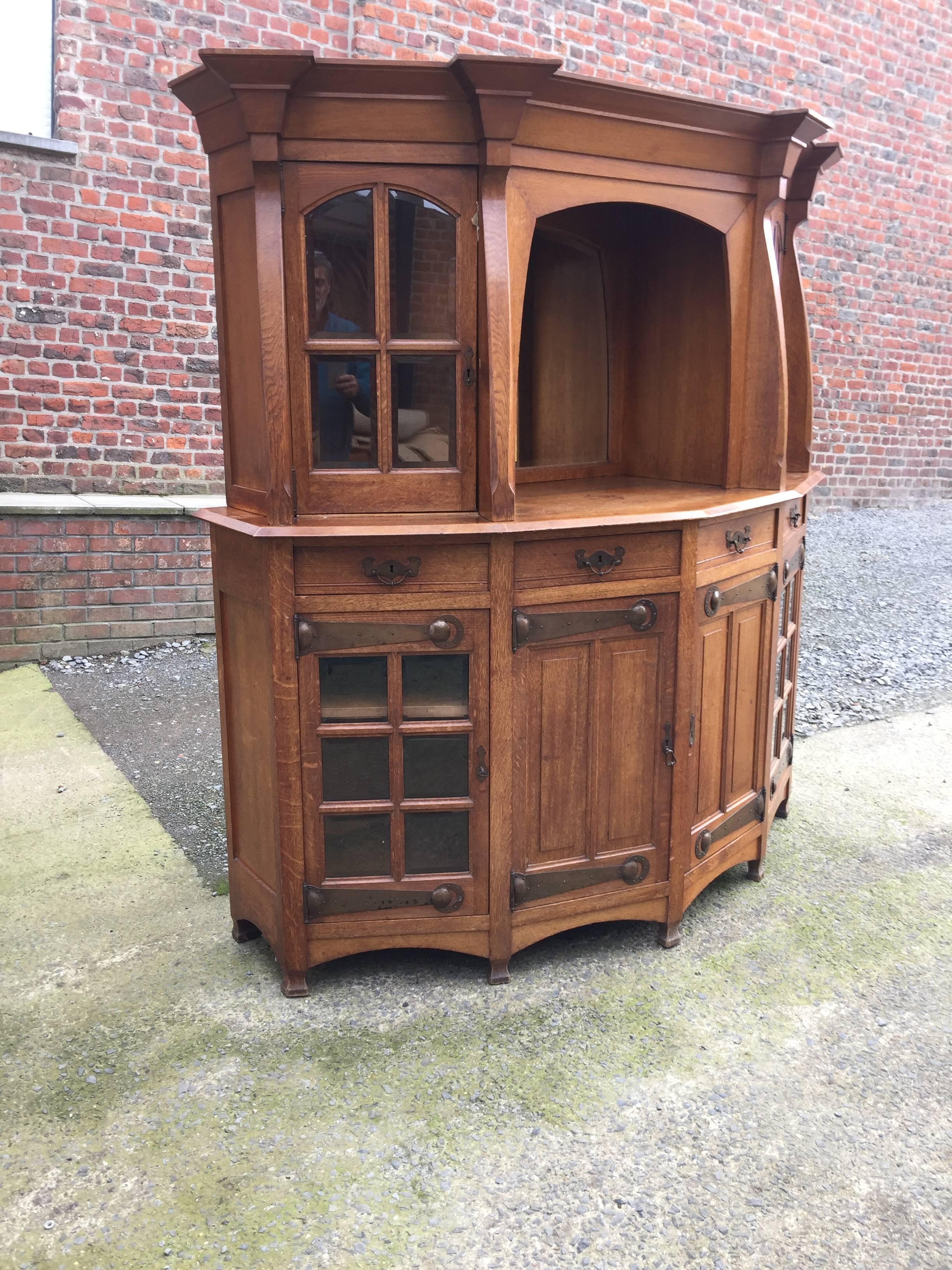Art Nouveau Period, Oak Buffet in the Style of Gustav Serrurier Bovy, circa 1900 In Excellent Condition For Sale In Saint-Ouen, FR
