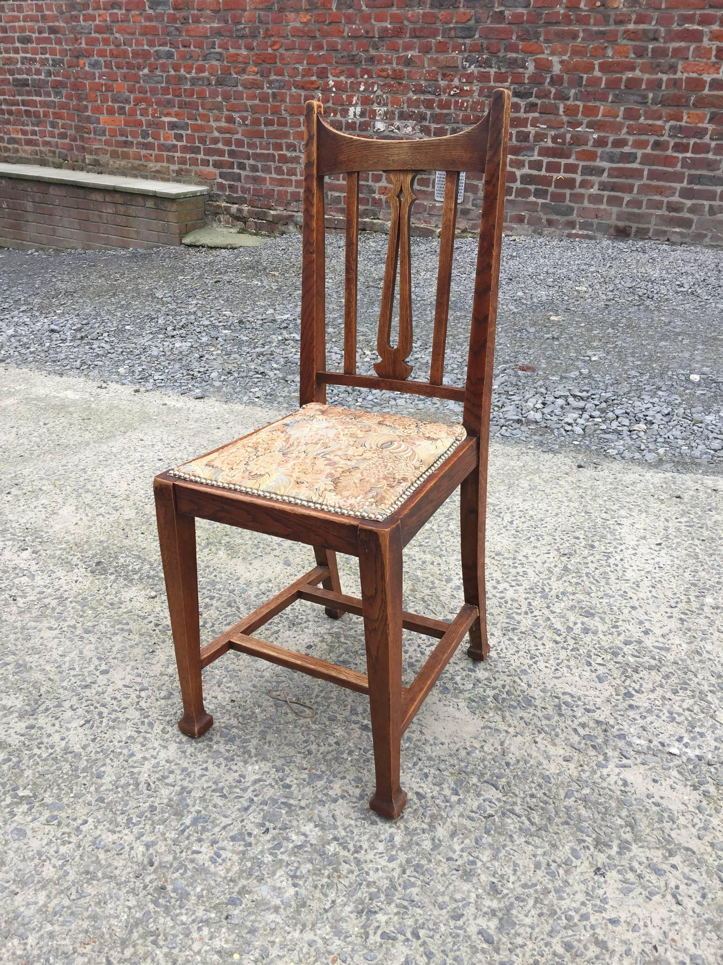 Jugendstil-Periode, drei Stühle aus Eiche, Belgien, um 1900 (Belgisch) im Angebot
