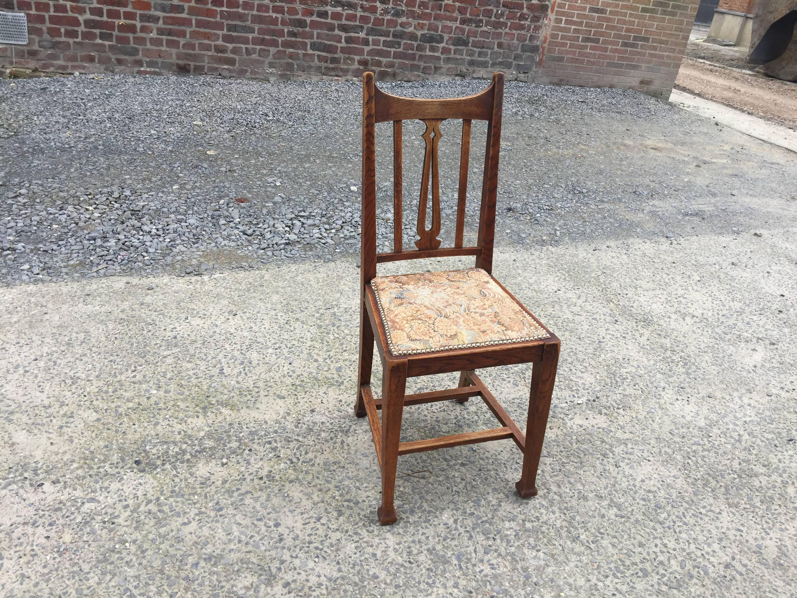Jugendstil-Periode, drei Stühle aus Eiche, Belgien, um 1900 im Zustand „Hervorragend“ im Angebot in Saint-Ouen, FR