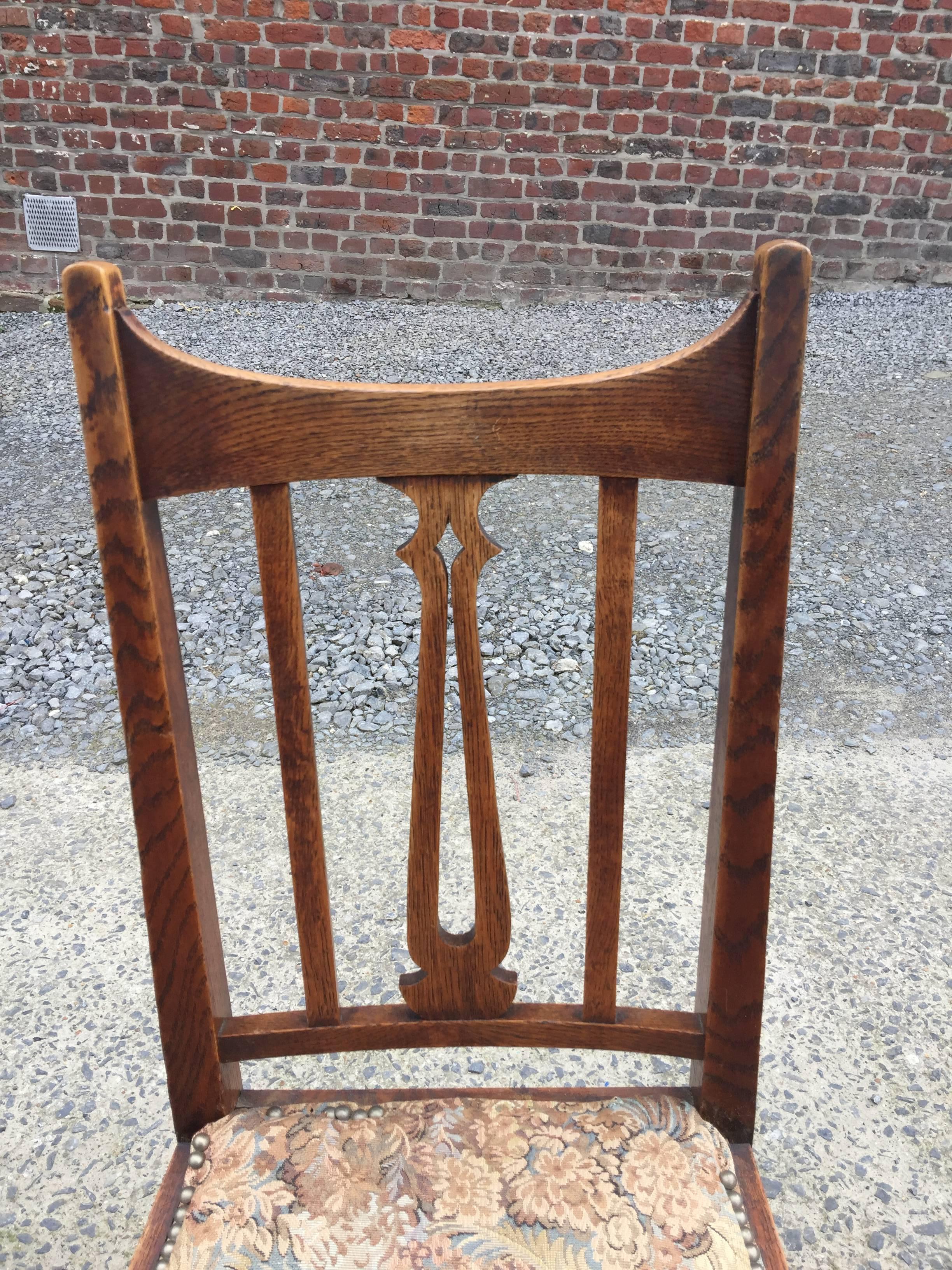 Jugendstil-Periode, drei Stühle aus Eiche, Belgien, um 1900 (Frühes 20. Jahrhundert) im Angebot