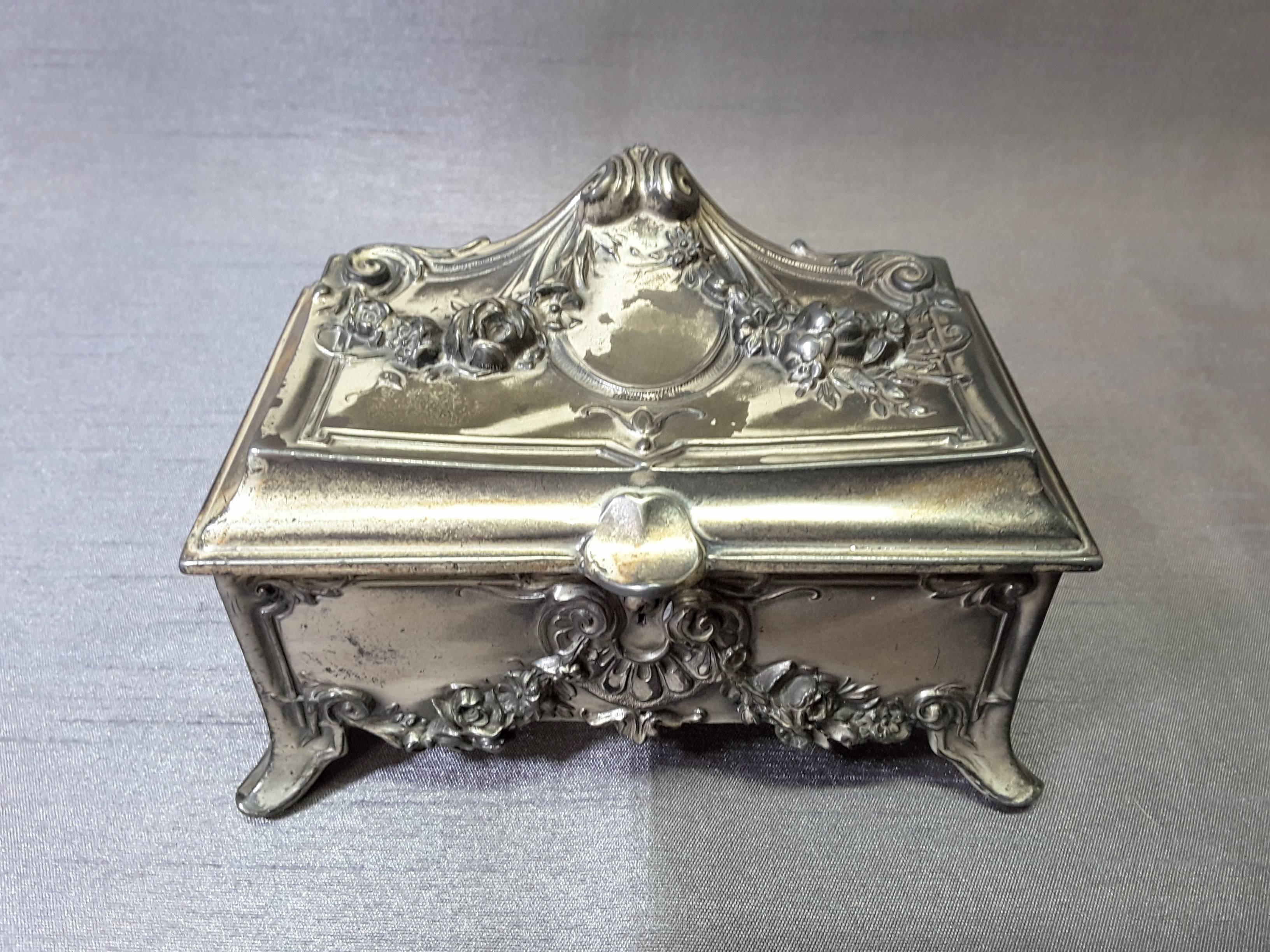  Art Nouveau Pewter Jewelry Caskets by W.B. Mfg. Co./Weidlich Bros. For Sale 4