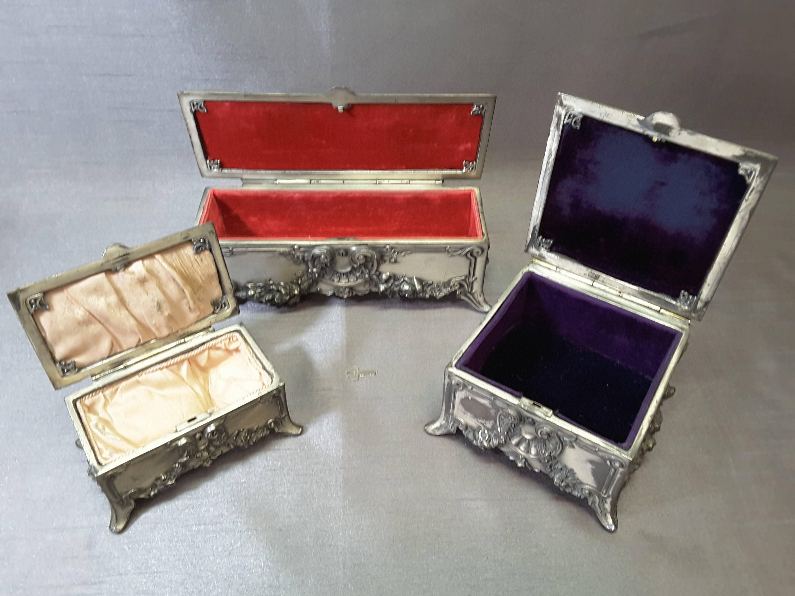 A set of three Art Nouveau pewter jewelry caskets by W.B. Mfg. Co./Weidlich Bros. of Bridgeport, Connecticut, (c.1901-1950). The set has sequential numbers, #388, #389, #390, all stamped W.B.Mfg.Co. All three boxes are done in an antique worn