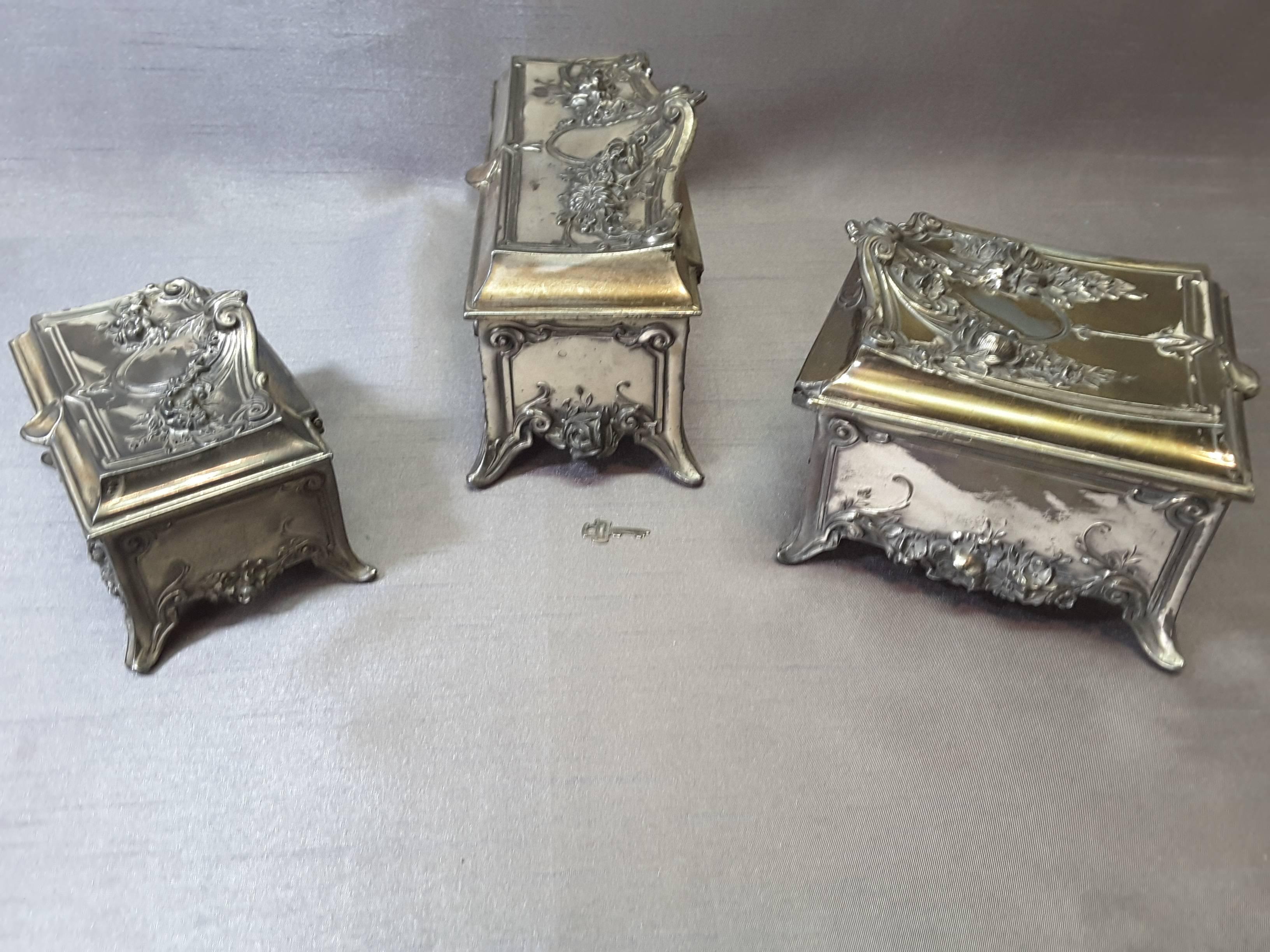  Art Nouveau Pewter Jewelry Caskets by W.B. Mfg. Co./Weidlich Bros. In Good Condition For Sale In Ottawa, Ontario
