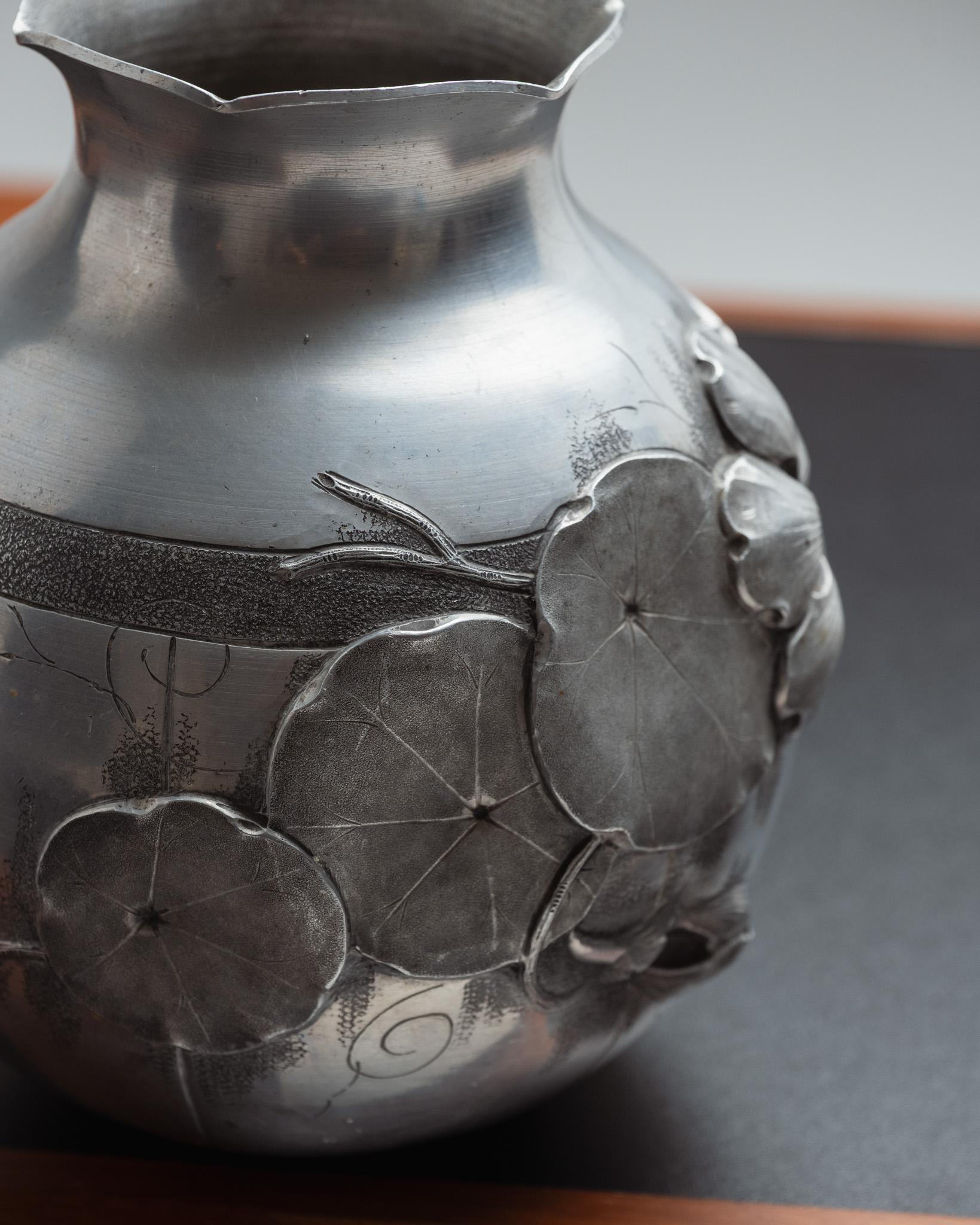 Art Nouveau Pewter Vase, 1920s (Europäisch) im Angebot