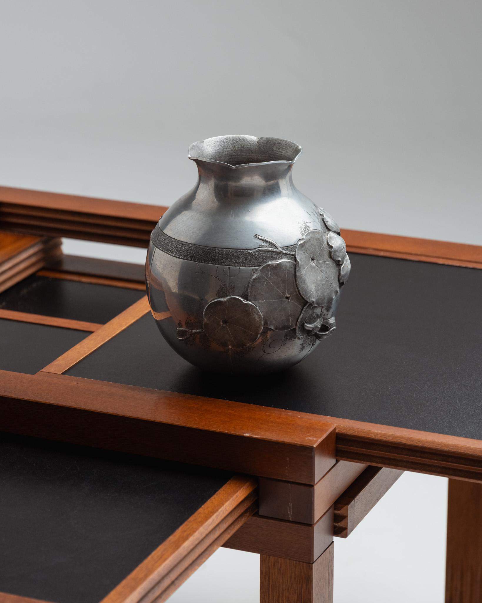 Art Nouveau Pewter Vase, 1920s im Zustand „Gut“ im Angebot in PARIS, FR