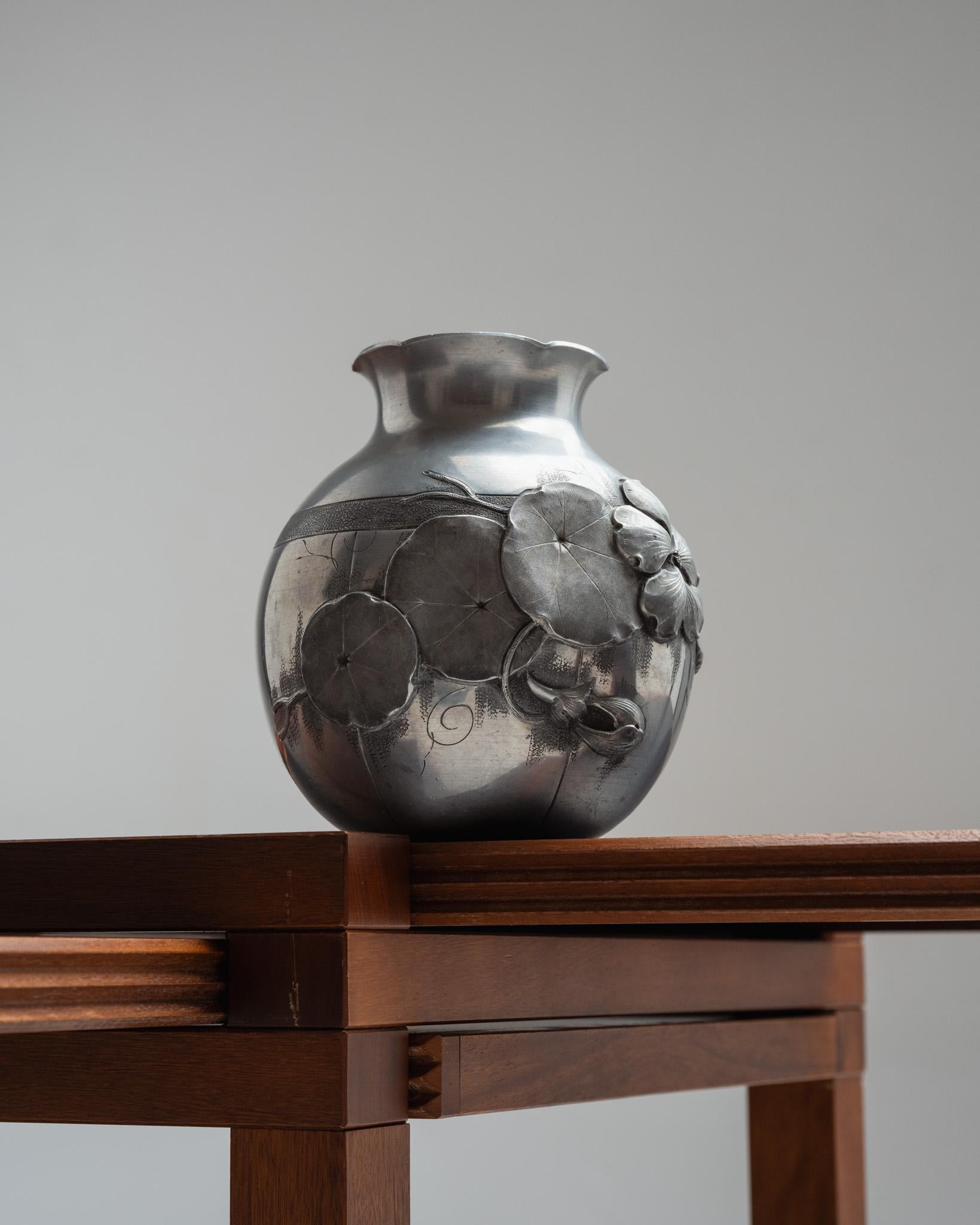 Art Nouveau Pewter Vase, 1920s (Hartzinn) im Angebot