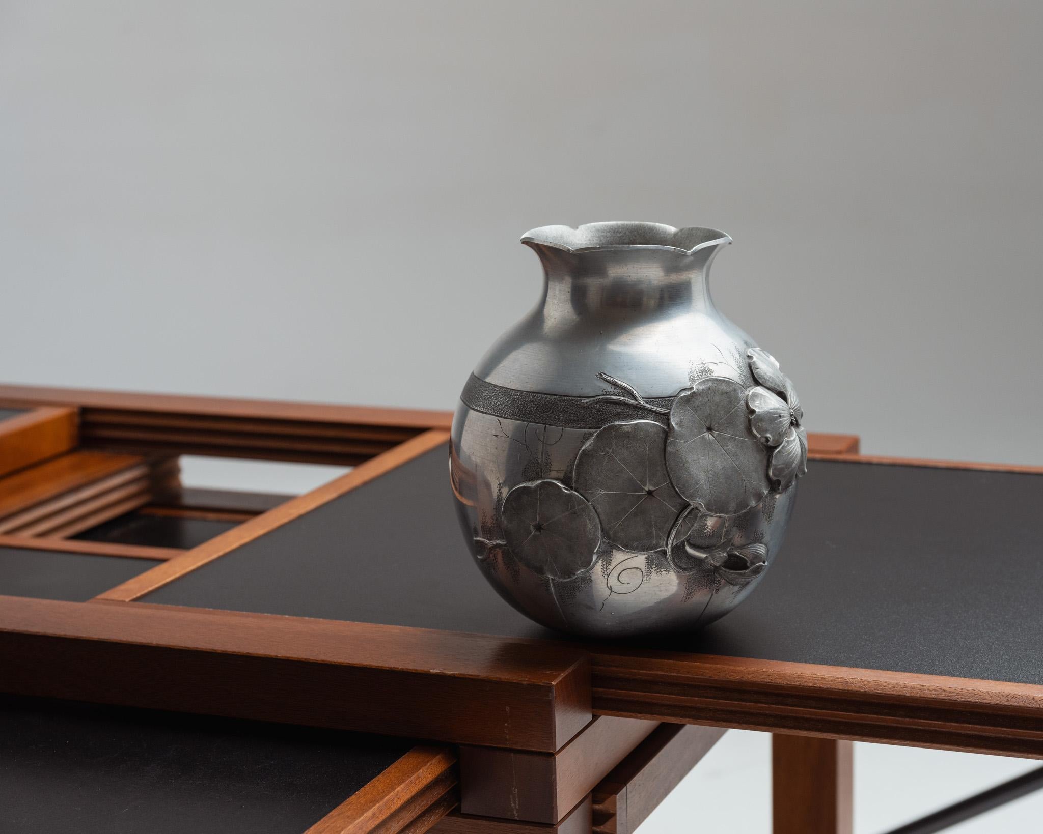 Art Nouveau Pewter Vase, 1920s im Angebot 1
