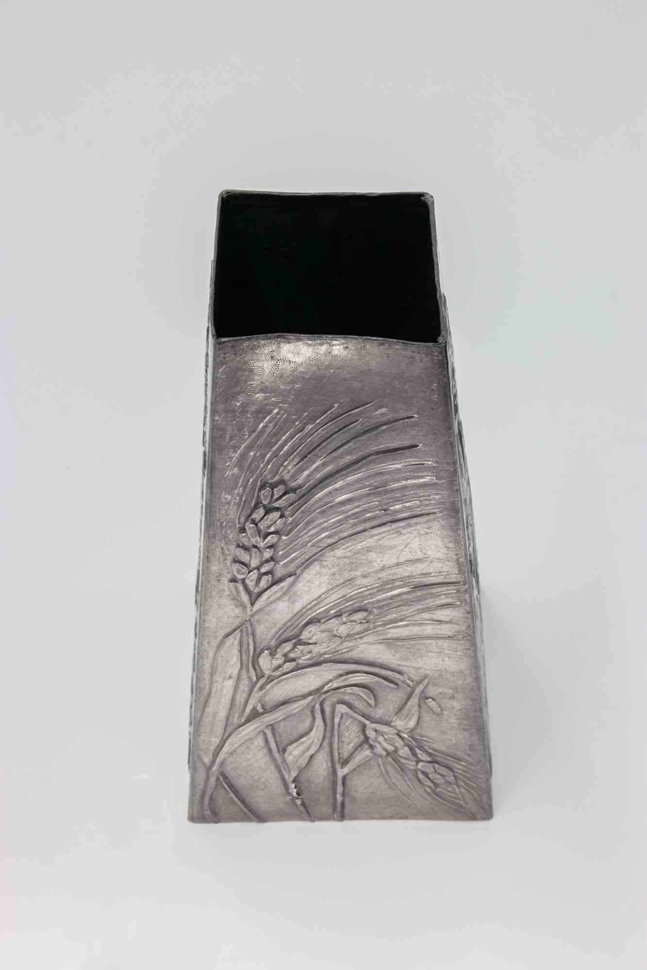 Art Nouveau Pewter Vase, Italy, Early 20th Century In Good Condition For Sale In Roma, IT