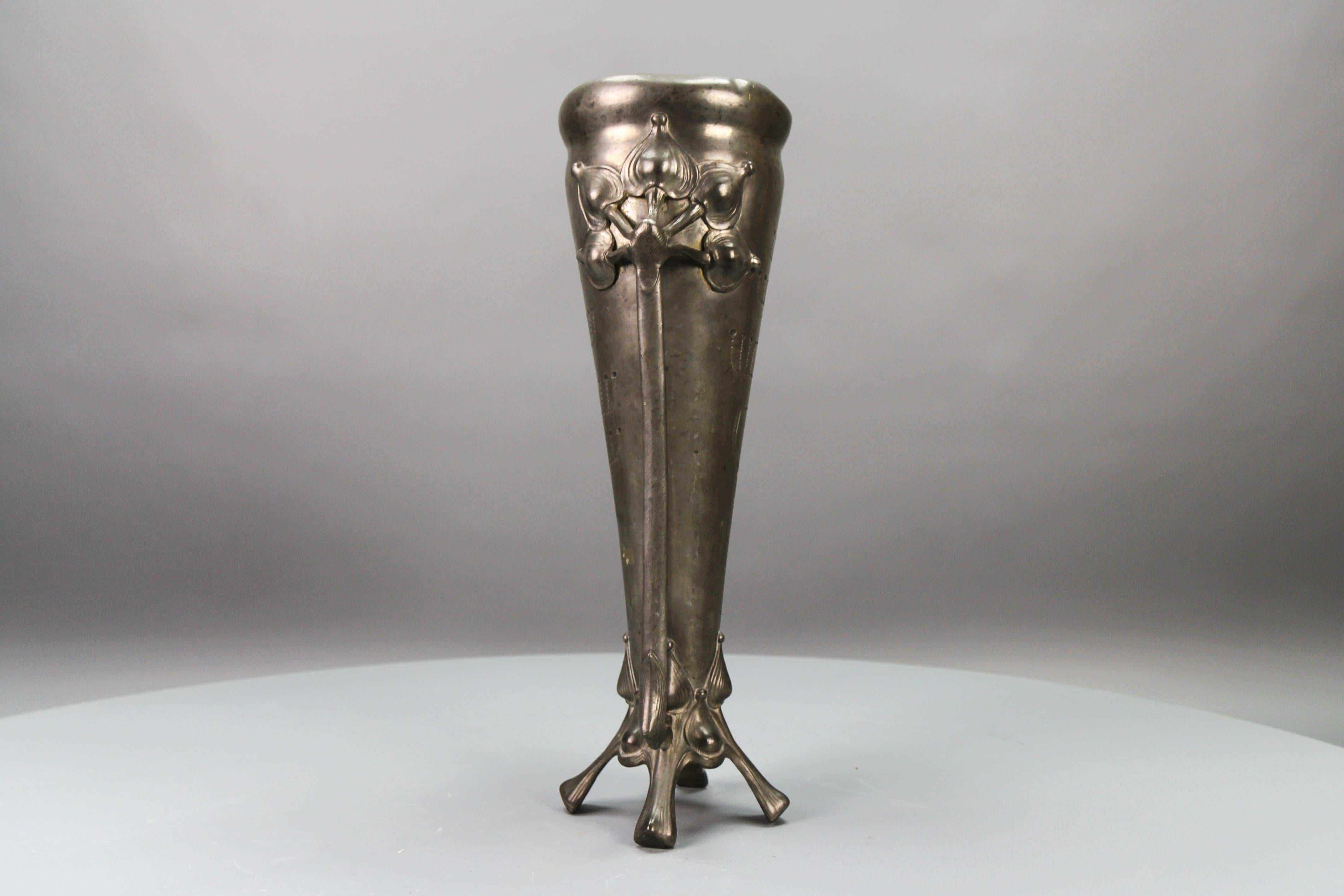 Art Nouveau Pewter Vase with Plant Motifs, Early 20th Century In Good Condition For Sale In Barntrup, DE