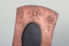 Art Nouveau picture frame in hand-hammered copper. Ca. 1900